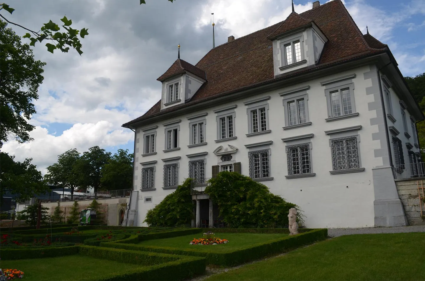Living in the historic Castle Utzigen - Photo 1 of 11