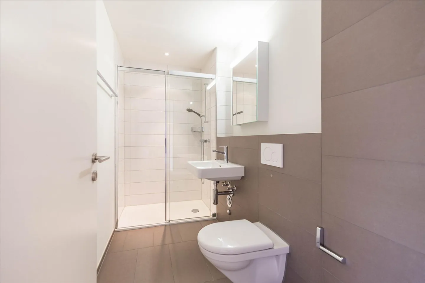 Your dream apartment in ROY! - Photo 8 of 11