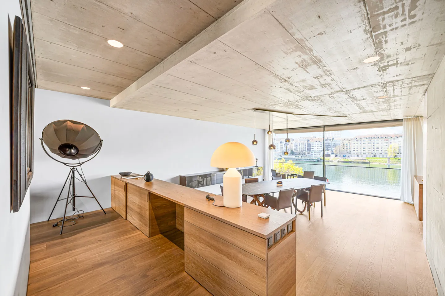 Maison de ville architecturale avec vue sur le fleuve - Photo 2 sur 13