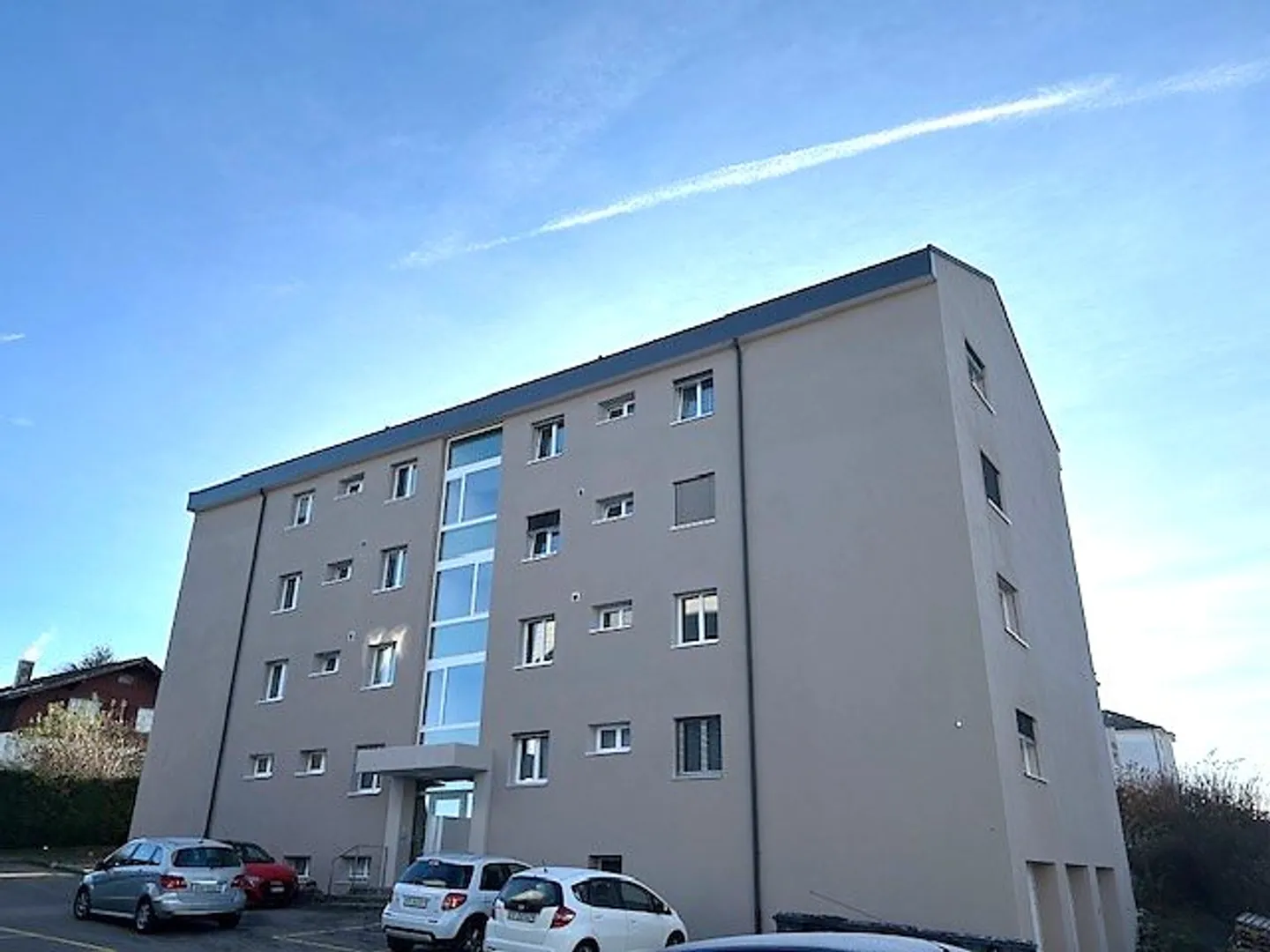 4.5-room apartment in a fully renovated building on the 2nd floor with balcony - Photo 1 of 4