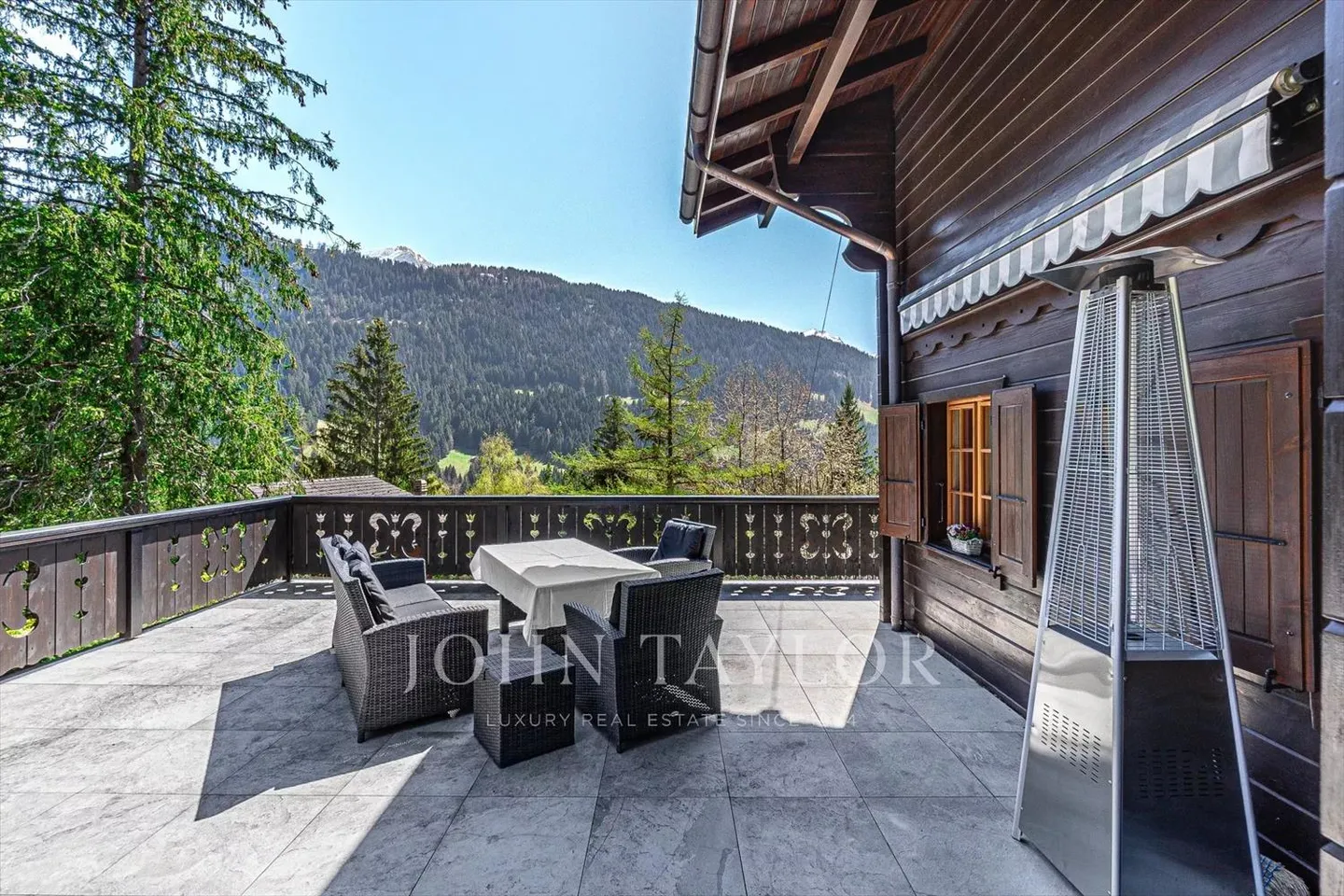 Chalet magnifique dans une oasis verte avec vue sur les montagnes - Photo 1 sur 8