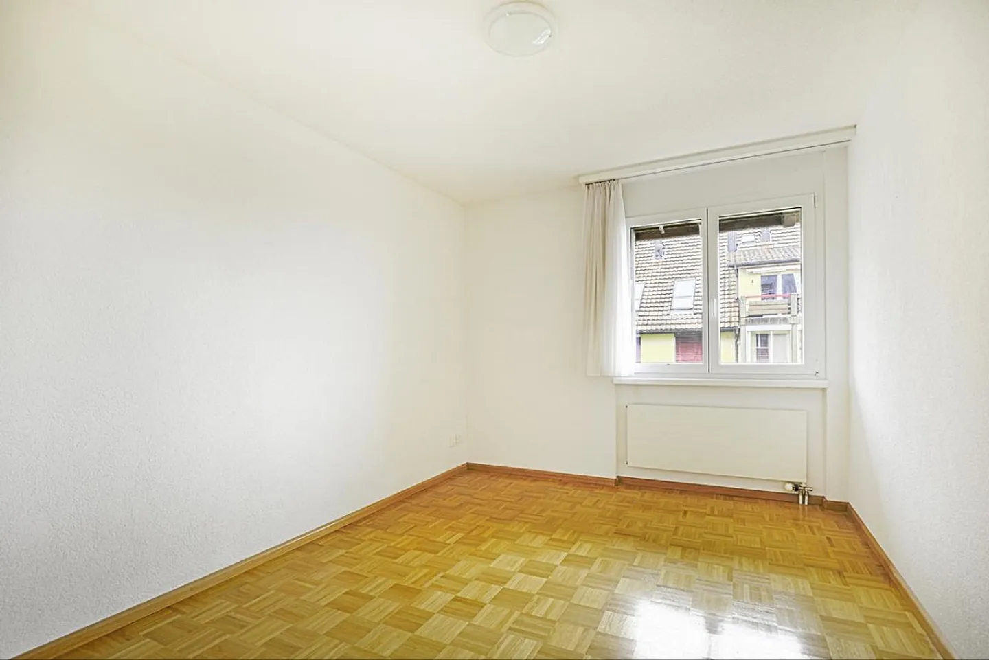 Charming 4.5-room apartment with balcony - plenty of space for your ideas! - Photo 3 of 8
