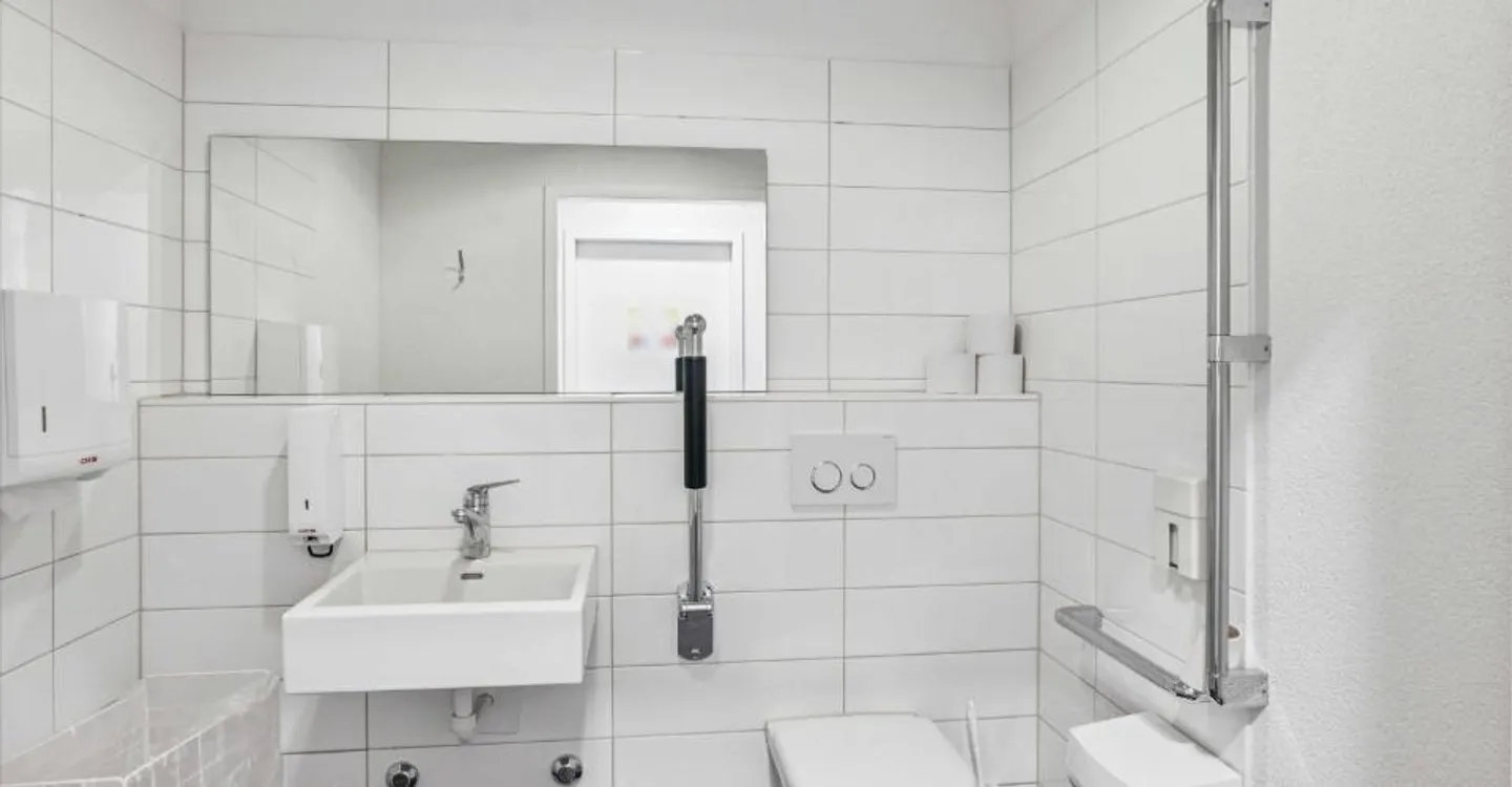 Lavorare con vista lago: Spazio ufficio attraente nel cuore di Horgen - Foto 3 di 5