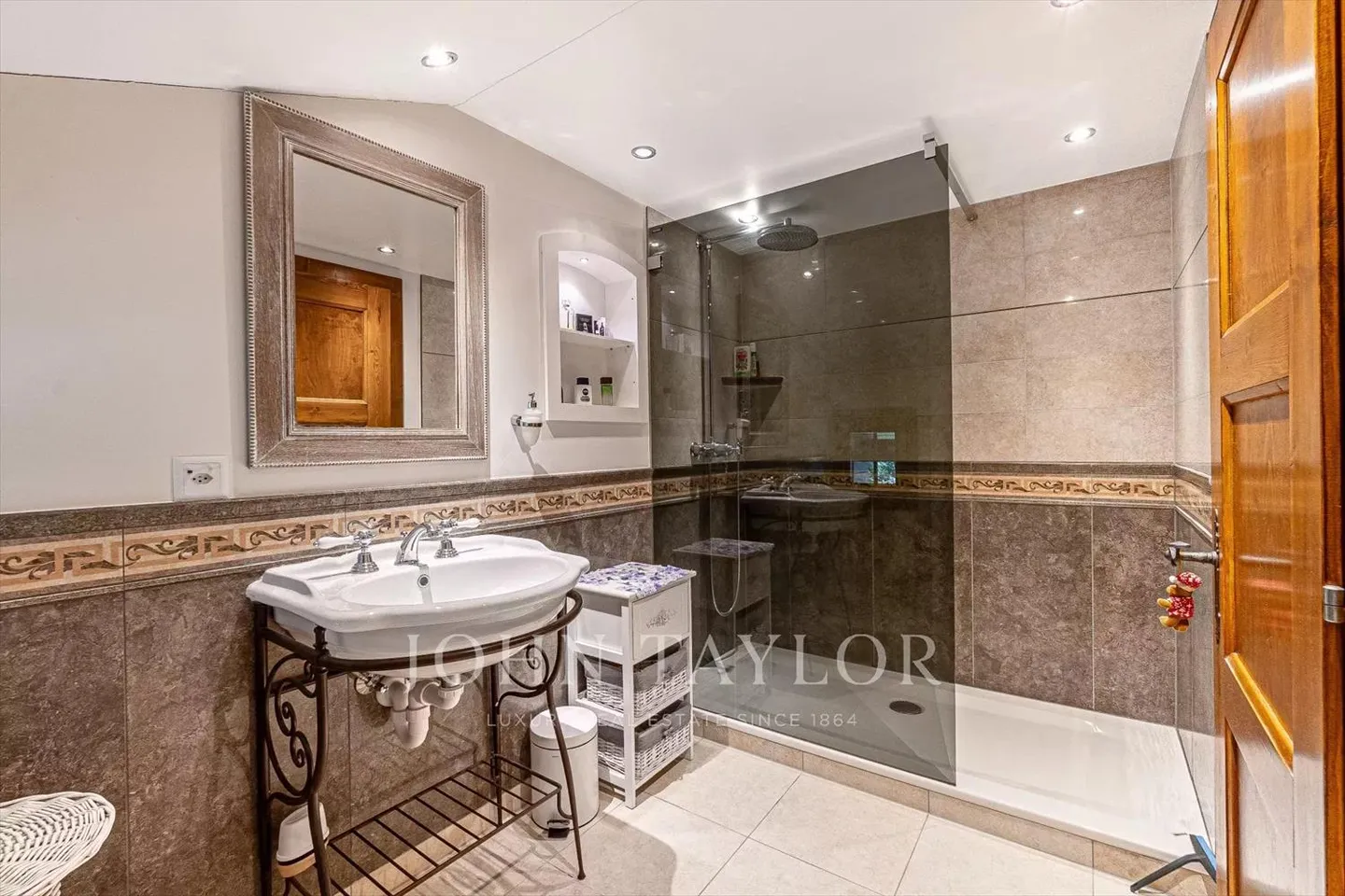 Chalet magnifique dans une oasis verte avec vue sur les montagnes - Photo 8 sur 8