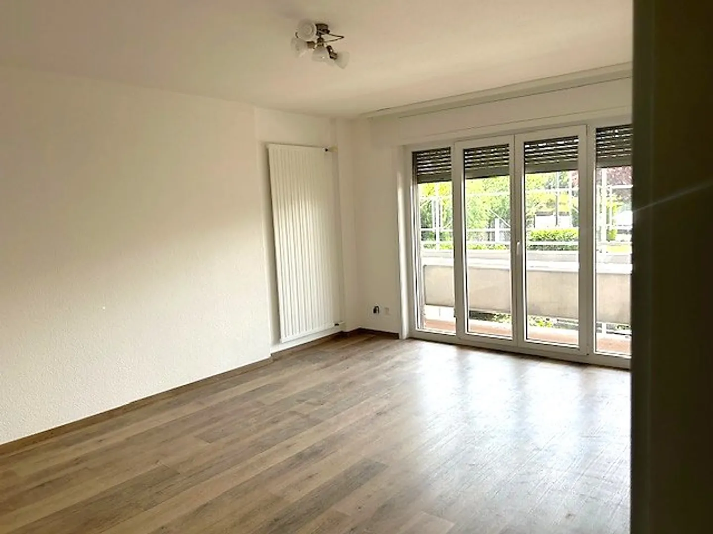 4.5-room apartment in a fully renovated building on the 2nd floor with balcony - Photo 3 of 4