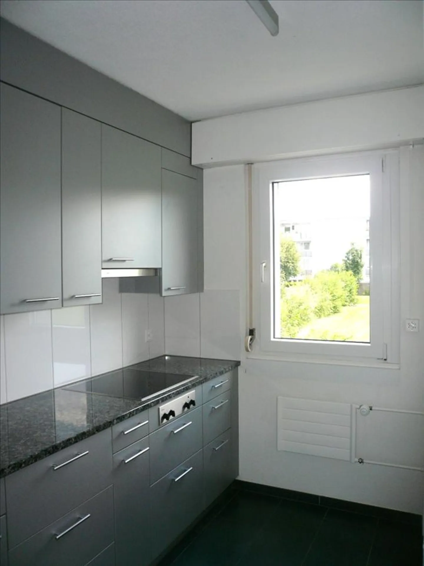 Apartment for rent - Photo 4 of 7