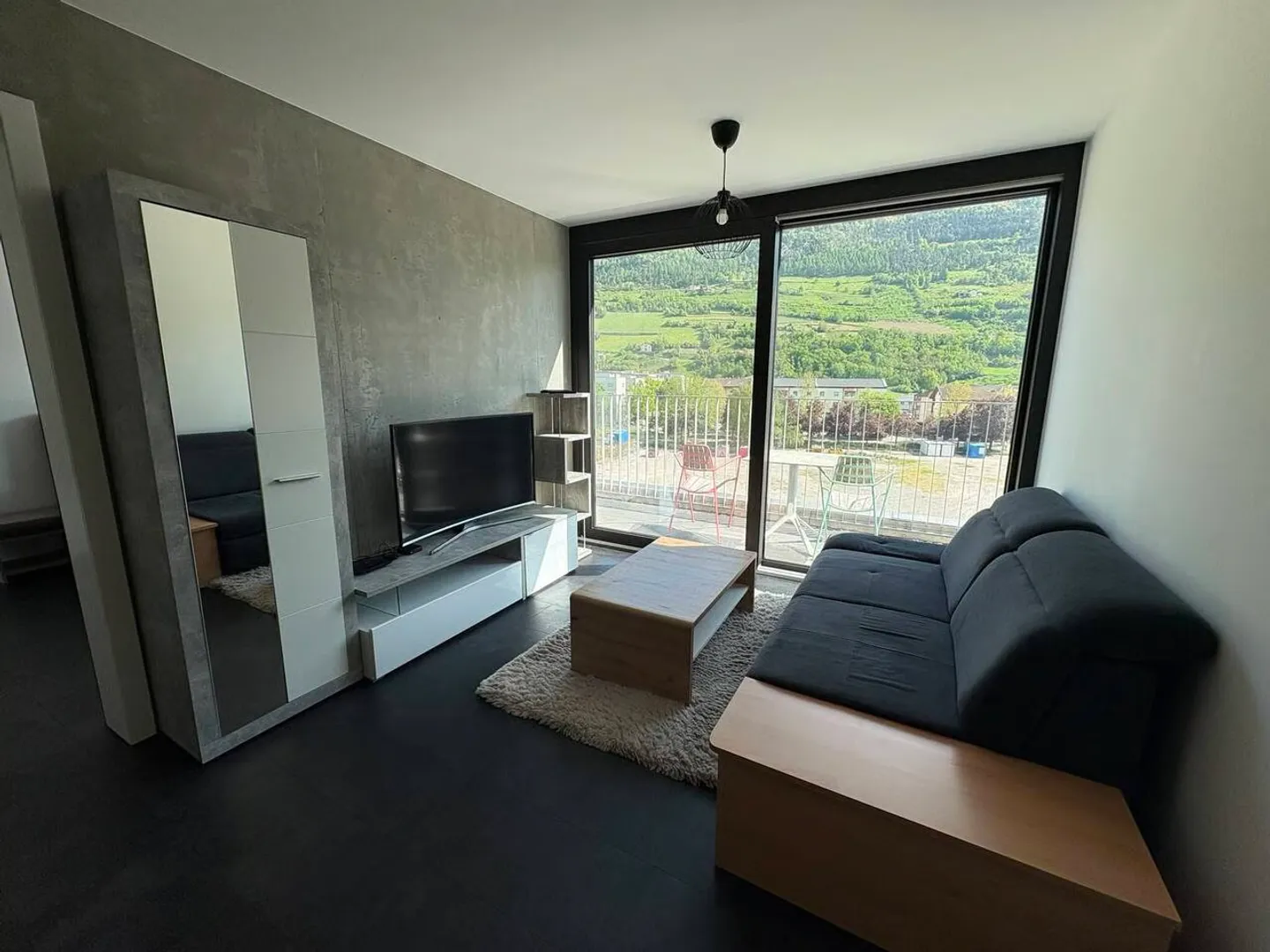 Appartement avec 3,5 pièces au 4ème étage avec balcon - Photo 2 sur 8