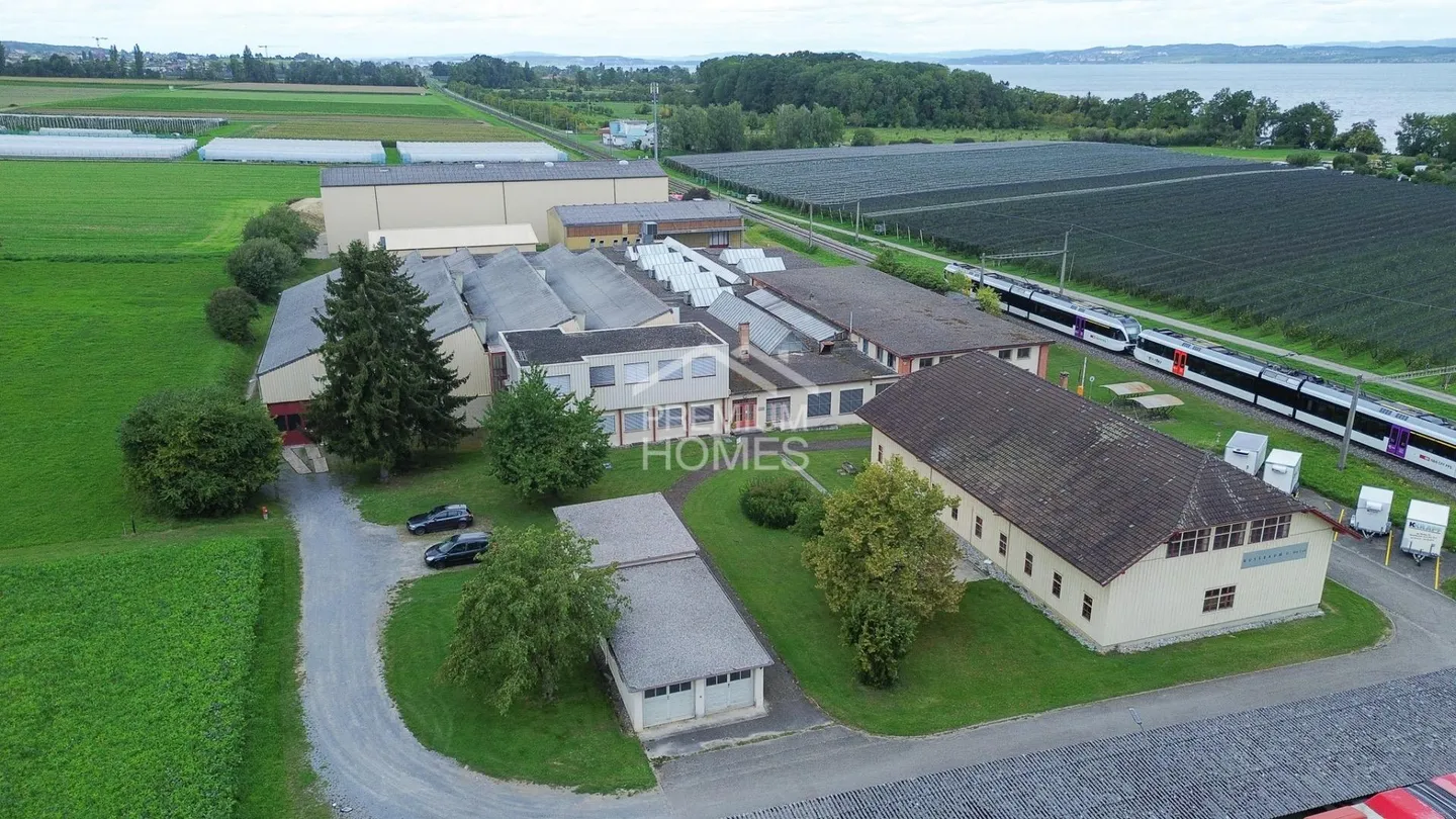 Spazio commerciale versatile sul lago - Foto 3 di 3