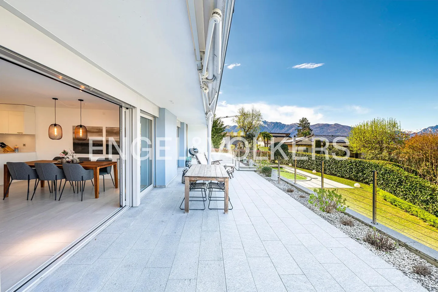 Stylish Garden Apartment in the Green - Photo 2 of 8