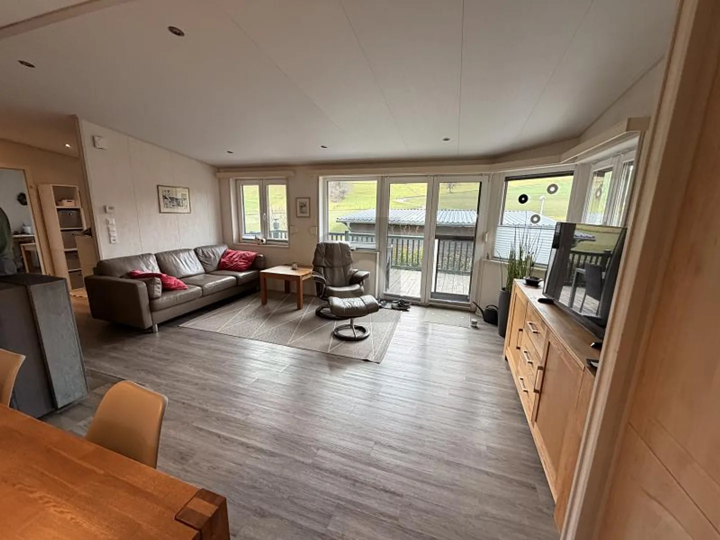 VUE LARGE ININTERROMPUE, EMÉNAGER ET SE SENTIR BIEN - Photo 2 sur 6