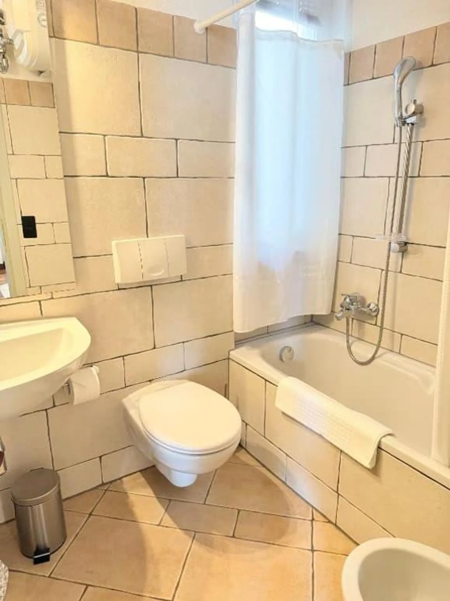 Morcote Vue sur le Lac 1,5 pièces. Entièrement Meublé Loyer 1'400 Charges Incluses. - Photo 3 sur 6