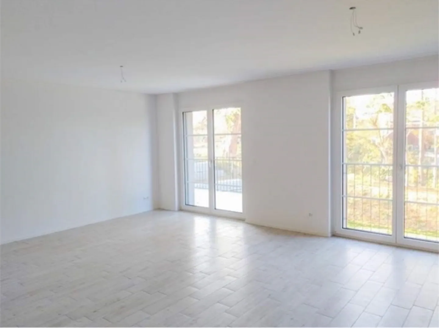 Modern 2.5-room apartment with large terrace - Photo 3 of 4