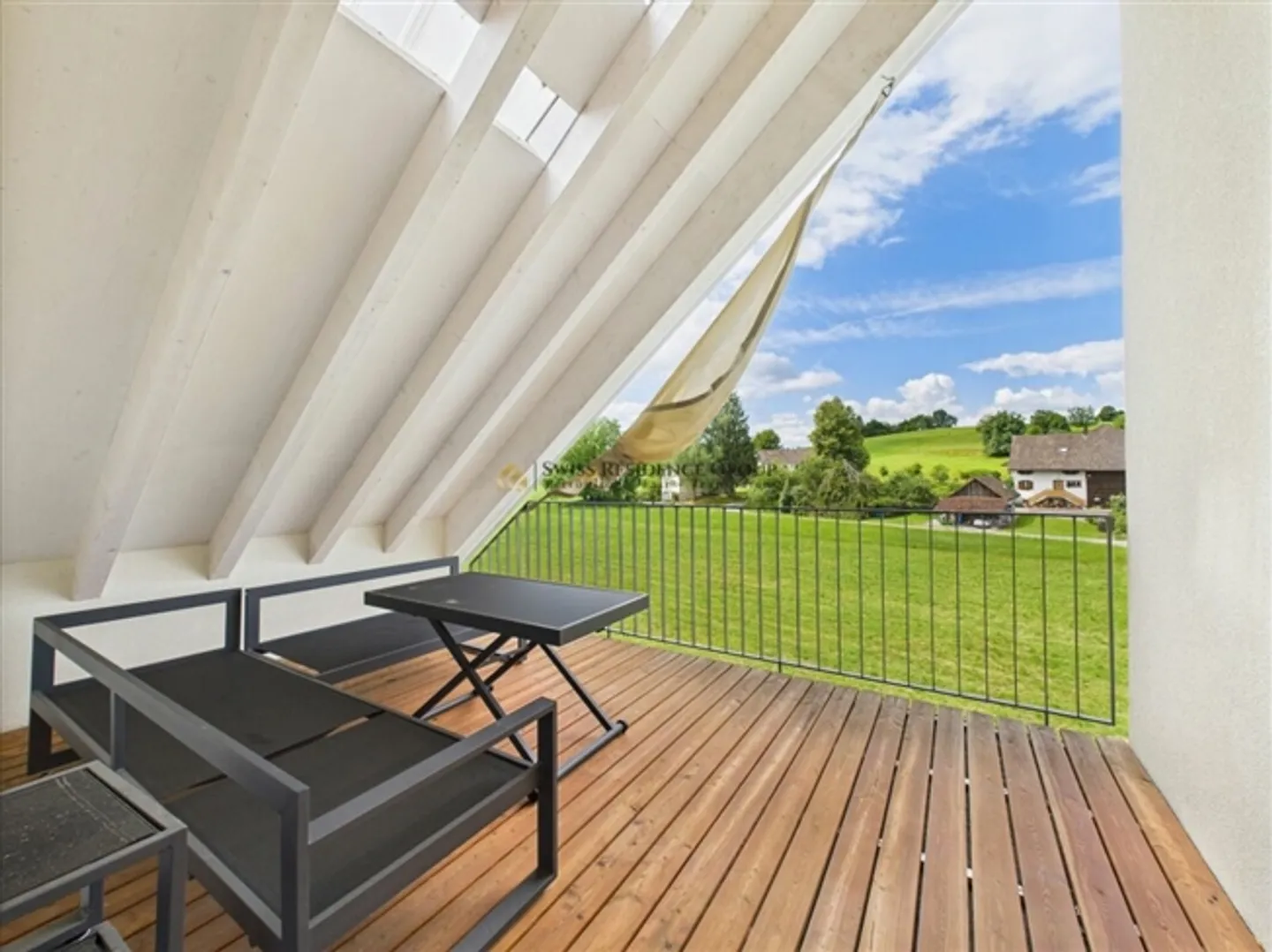 Modernes Dachgeschoss mit Weitblick - Wohnen mit Stil und Ruhe in Rossau bei Mettmenstetten - Foto 8 von 9