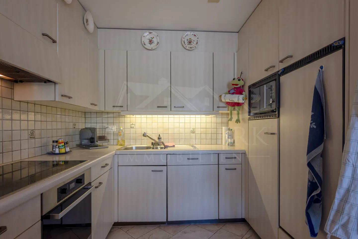 Maison mitoyenne de 6 pièces au calme avec piscine &amp; garage à Wünnewil - Photo 4 sur 16