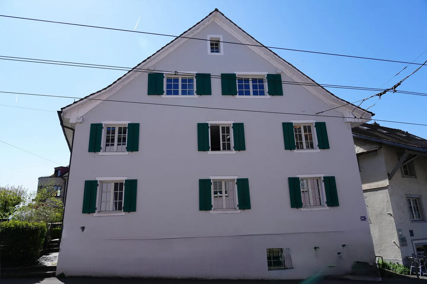 Attractive 11-Unit Apartment Building for Sale in Zurich-Höngg - Photo 1 of 10