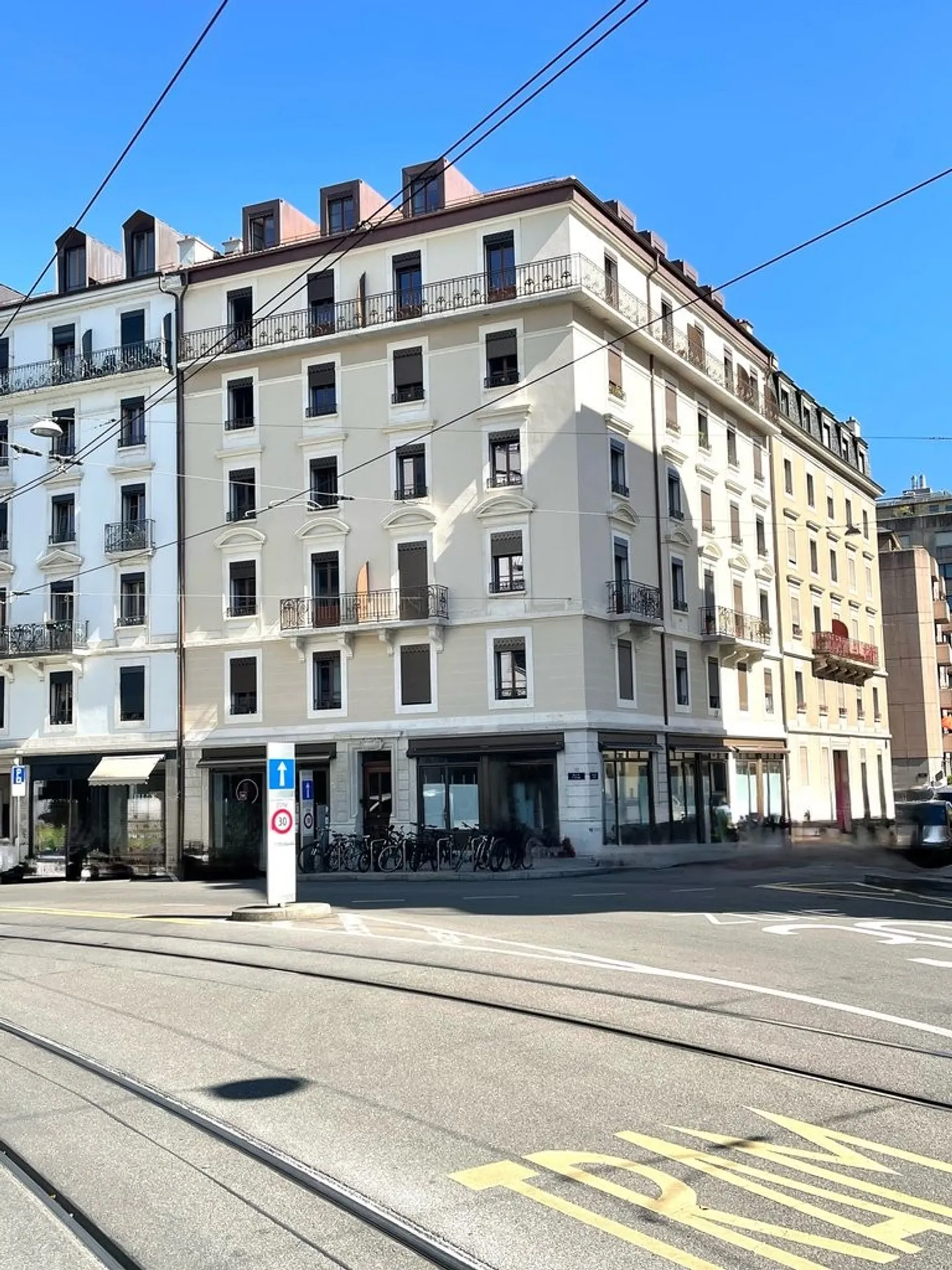 Belle arcade commerciale à Carouge, Plainpalais - Photo 3 sur 7