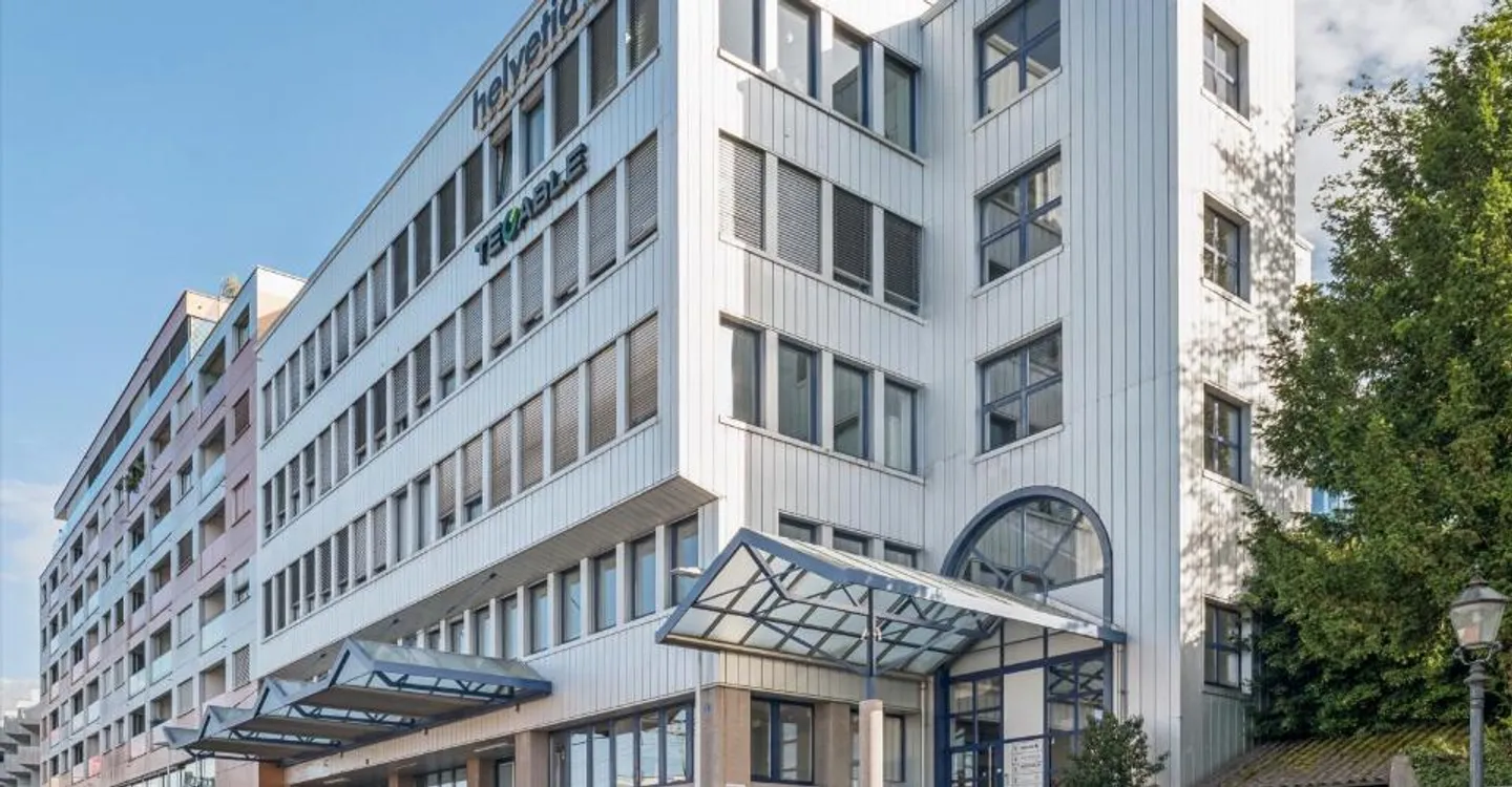 Spazio ufficio attraente in una posizione centrale a Horgen con vista sul lago di Zurigo - Foto 1 di 8