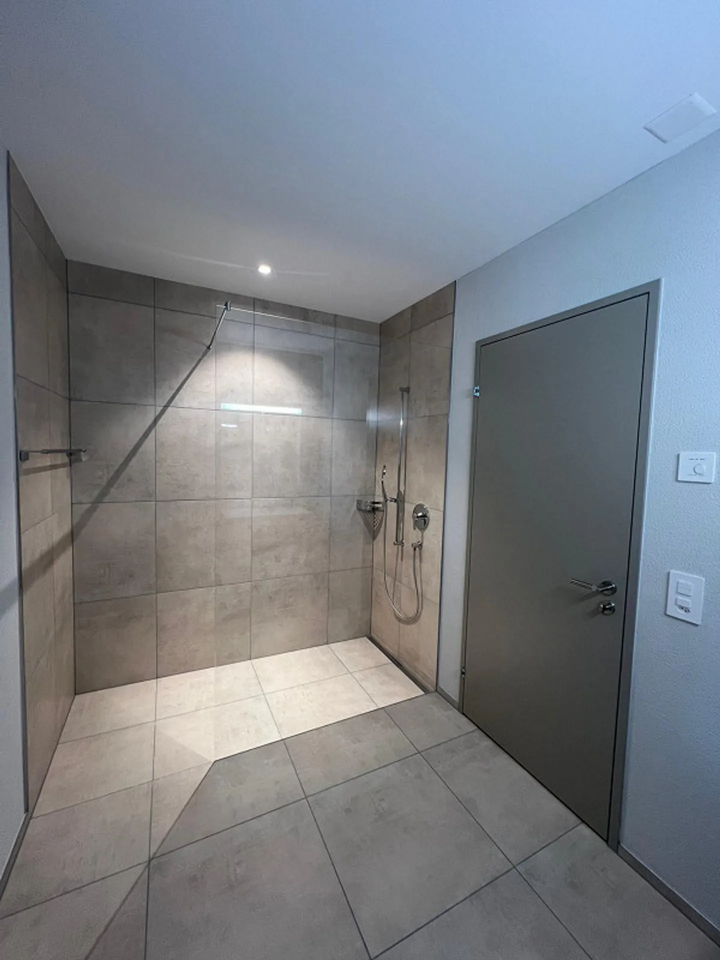 First rental: New apartment in Muri - Photo 10 of 17