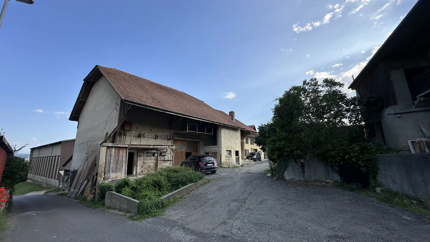 Villars-le-Grand VD - Vendita progetto: trasformazione in un edificio residenziale (4 appartamenti) nel centro del paese - Foto 1 di 1
