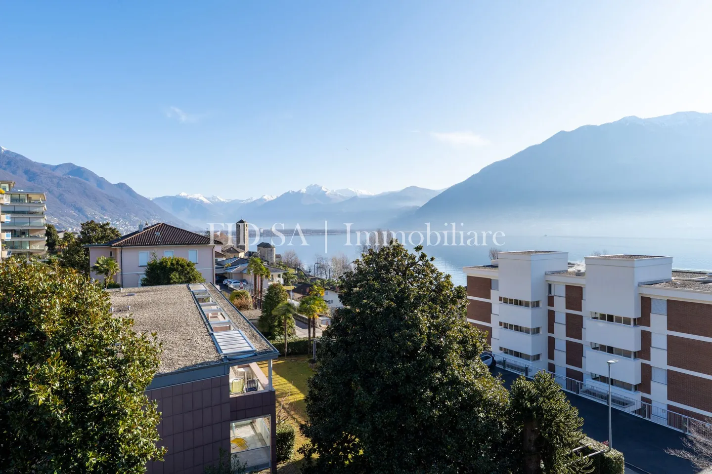 MINUSIO - Appartement 3,5 pièces au dernier étage avec vue sur le lac - Photo 1 sur 12