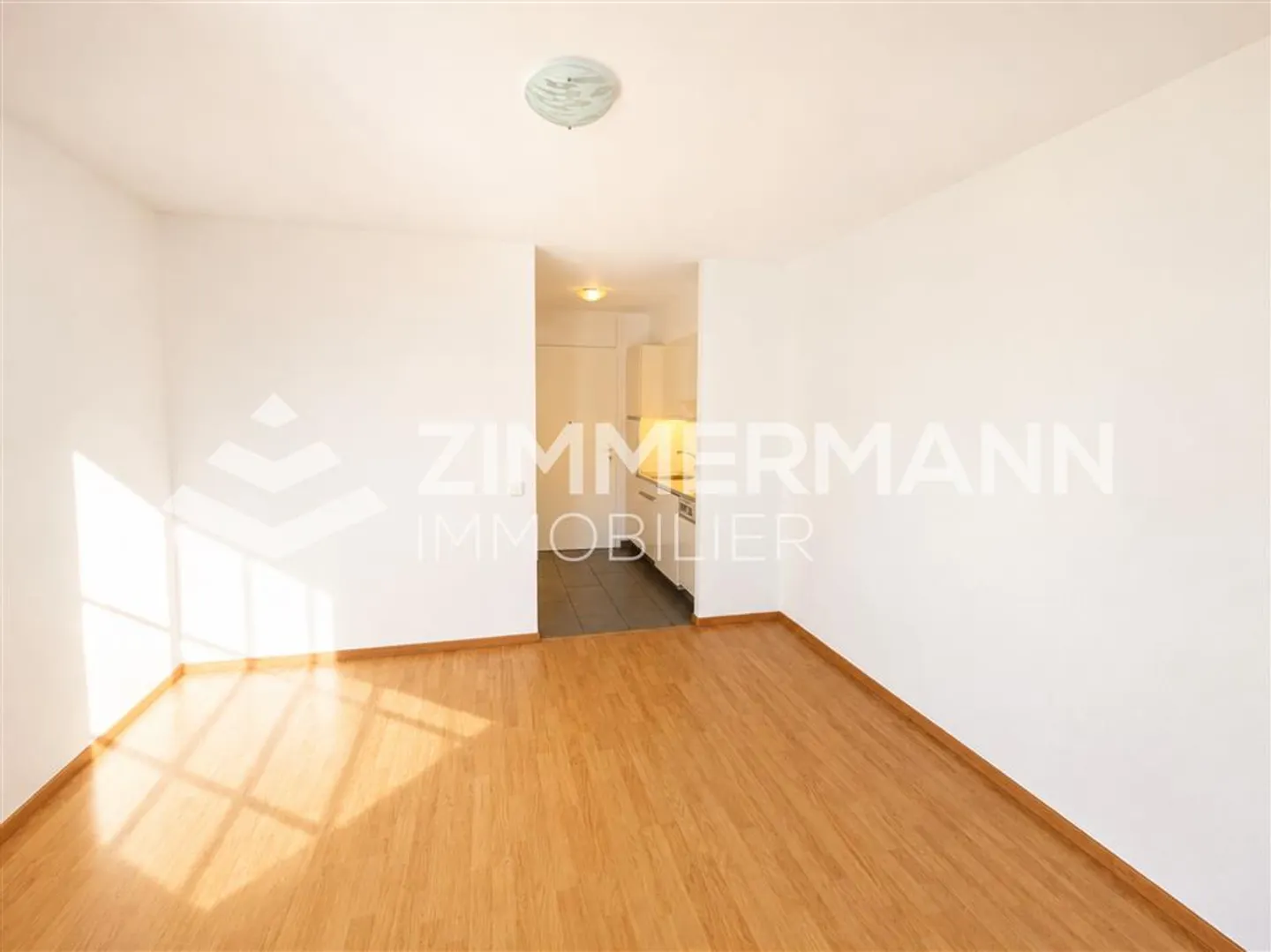 Charming Studio with Balcony - Photo 2 of 7