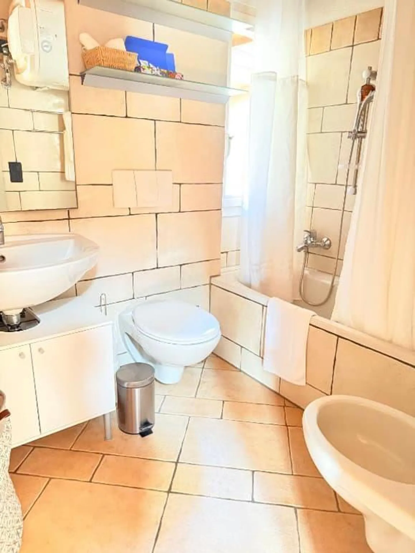 Morcote 1.5 loc. au bord du lac entièrement meublé Loyer 1'700 Charges comprises - Photo 6 sur 6