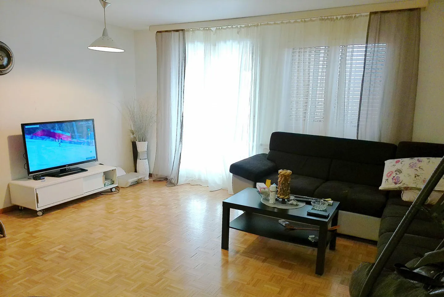 Appartement 2½ pièces confortable avec coin jardin - Photo 2 sur 14