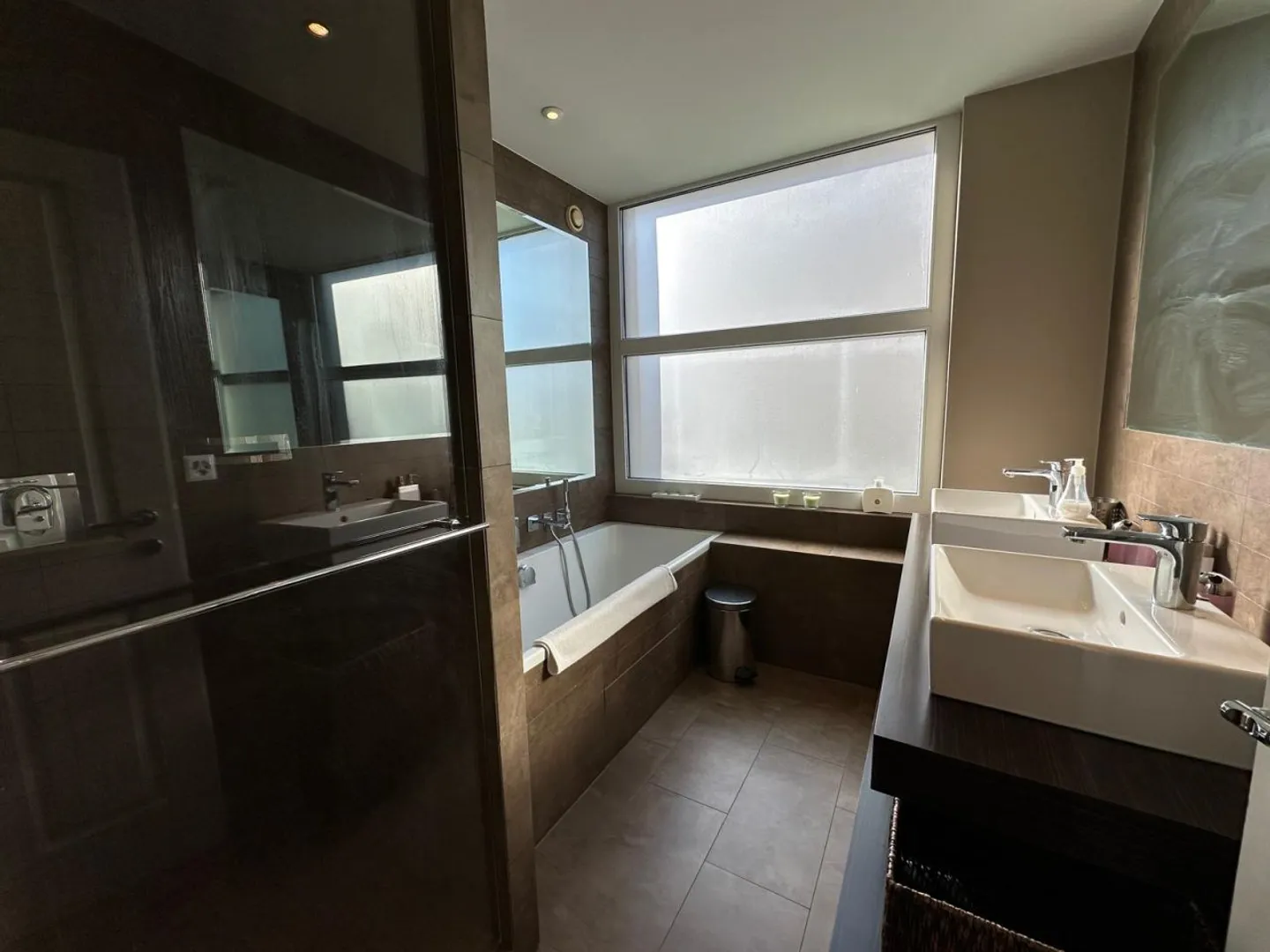 Magnifique 7 pièces / 4 chambres / 3 salles de bains / 2 balcons - Photo 12 sur 13