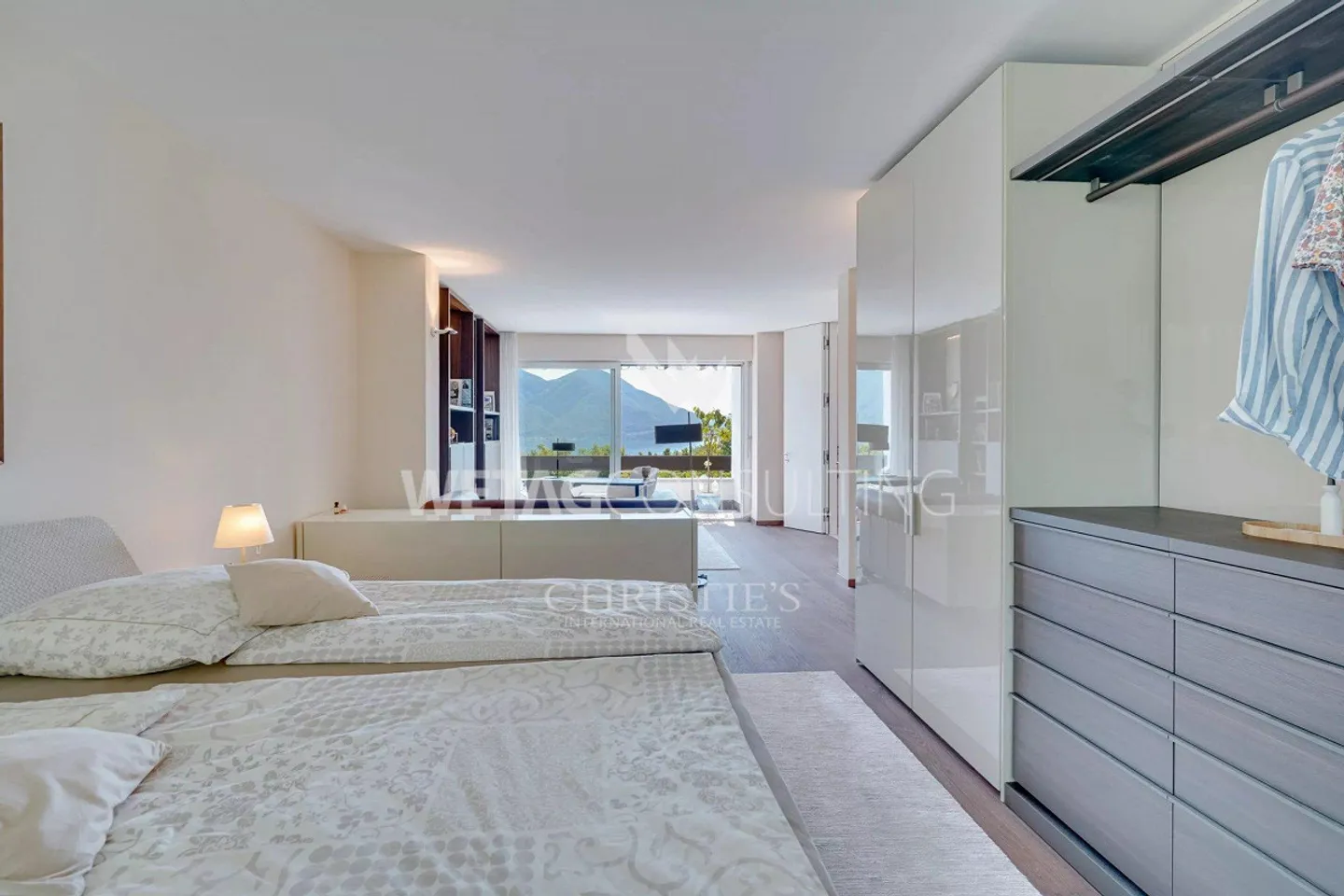 Penthouse exclusif et spacieux avec vue panoramique sur le lac - Photo 6 sur 13