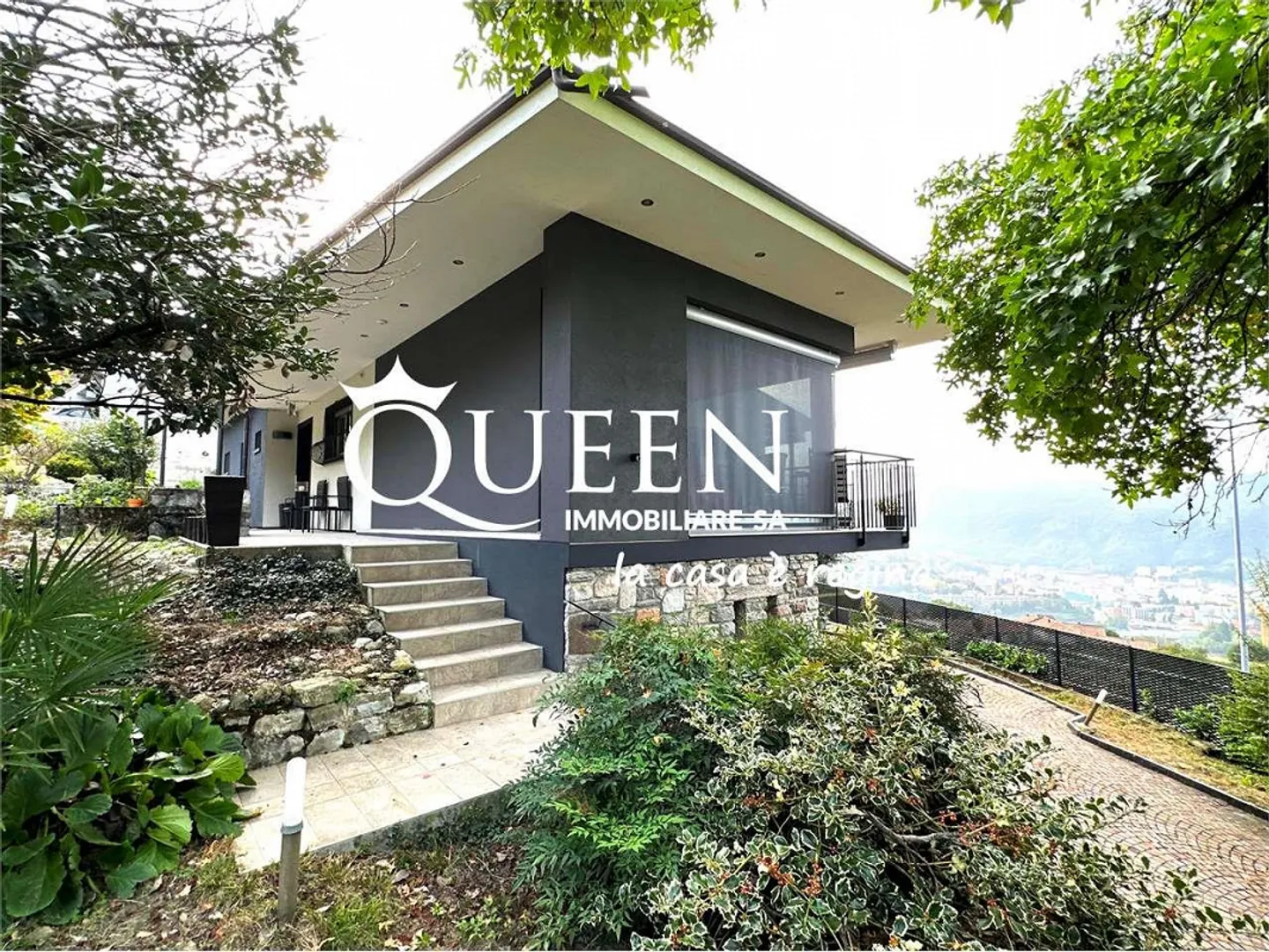 Vacallo: Villa 5.5 Zimmer, 260 qm, großes Grundstück, dominante Lage - Foto 1 von 13