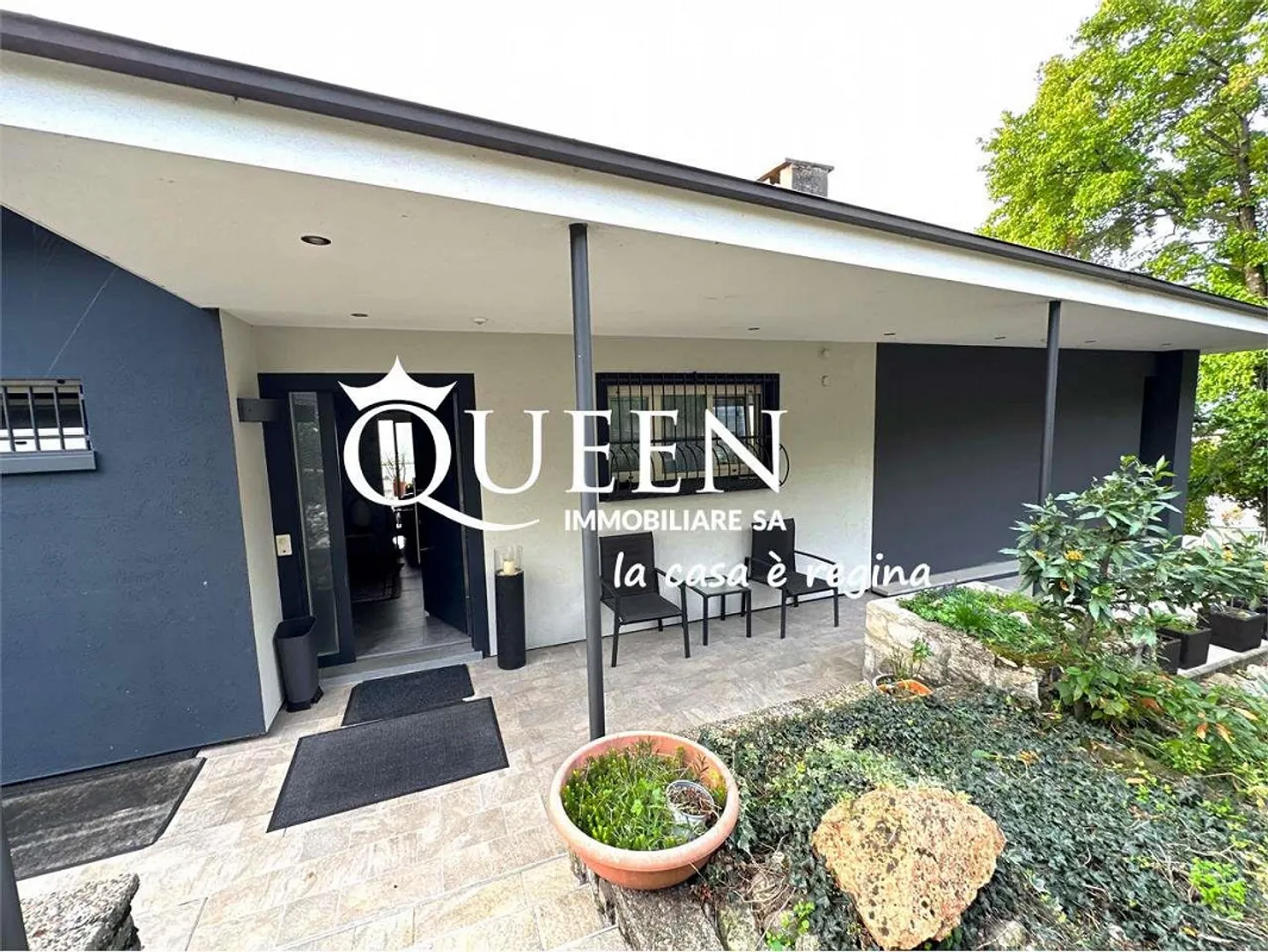 Vacallo: Villa 5.5 Zimmer, 260 qm, großes Grundstück, dominante Lage - Foto 2 von 13