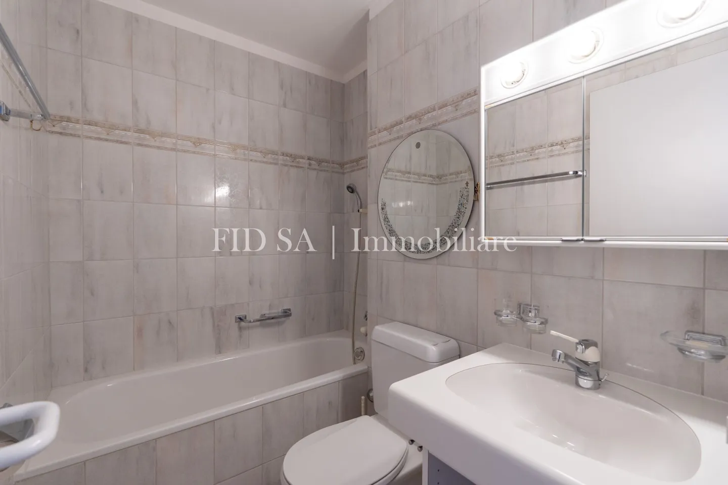 MINUSIO - Appartement 3,5 pièces au dernier étage avec vue sur le lac - Photo 10 sur 12