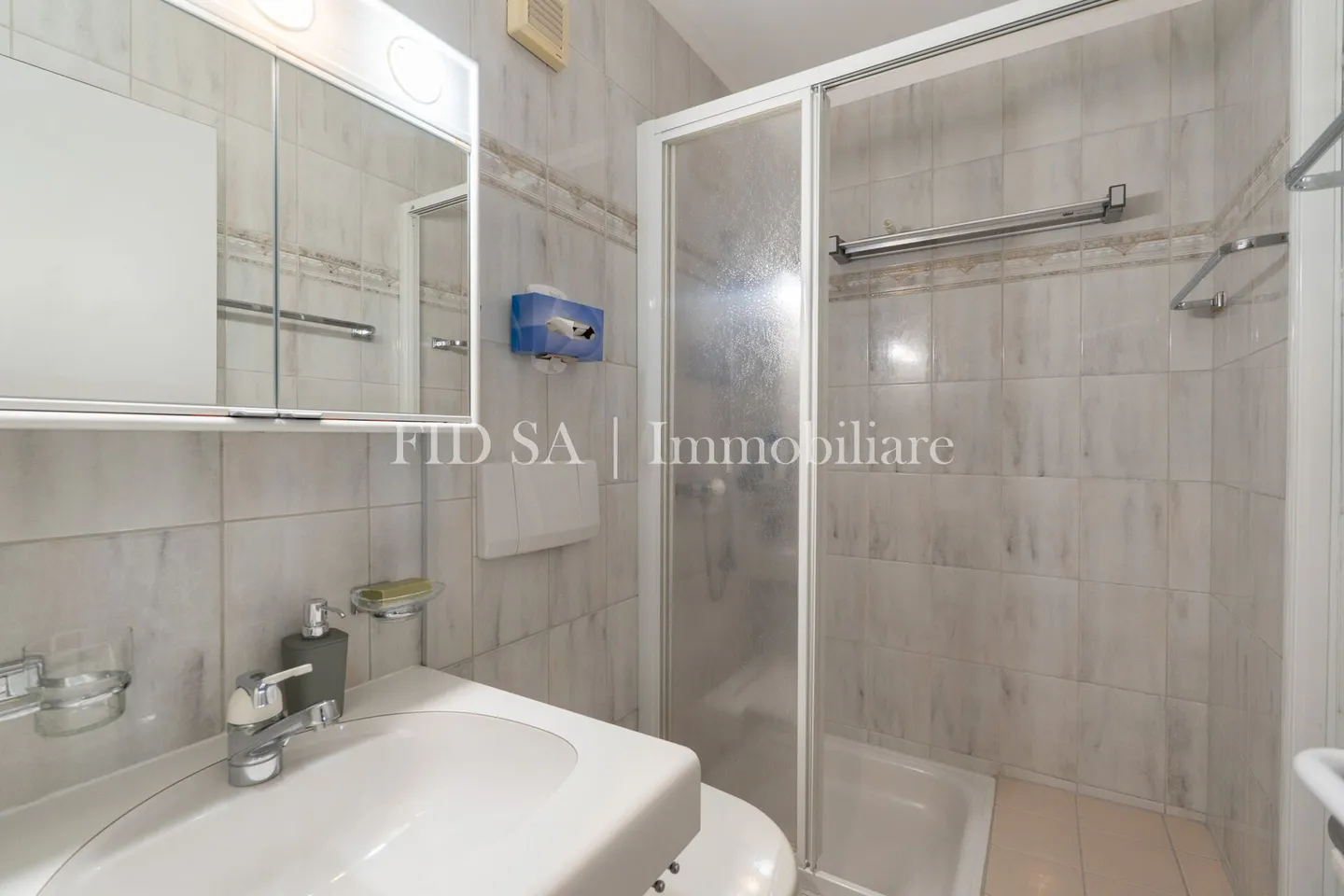 MINUSIO - Appartement 3,5 pièces au dernier étage avec vue sur le lac - Photo 11 sur 12