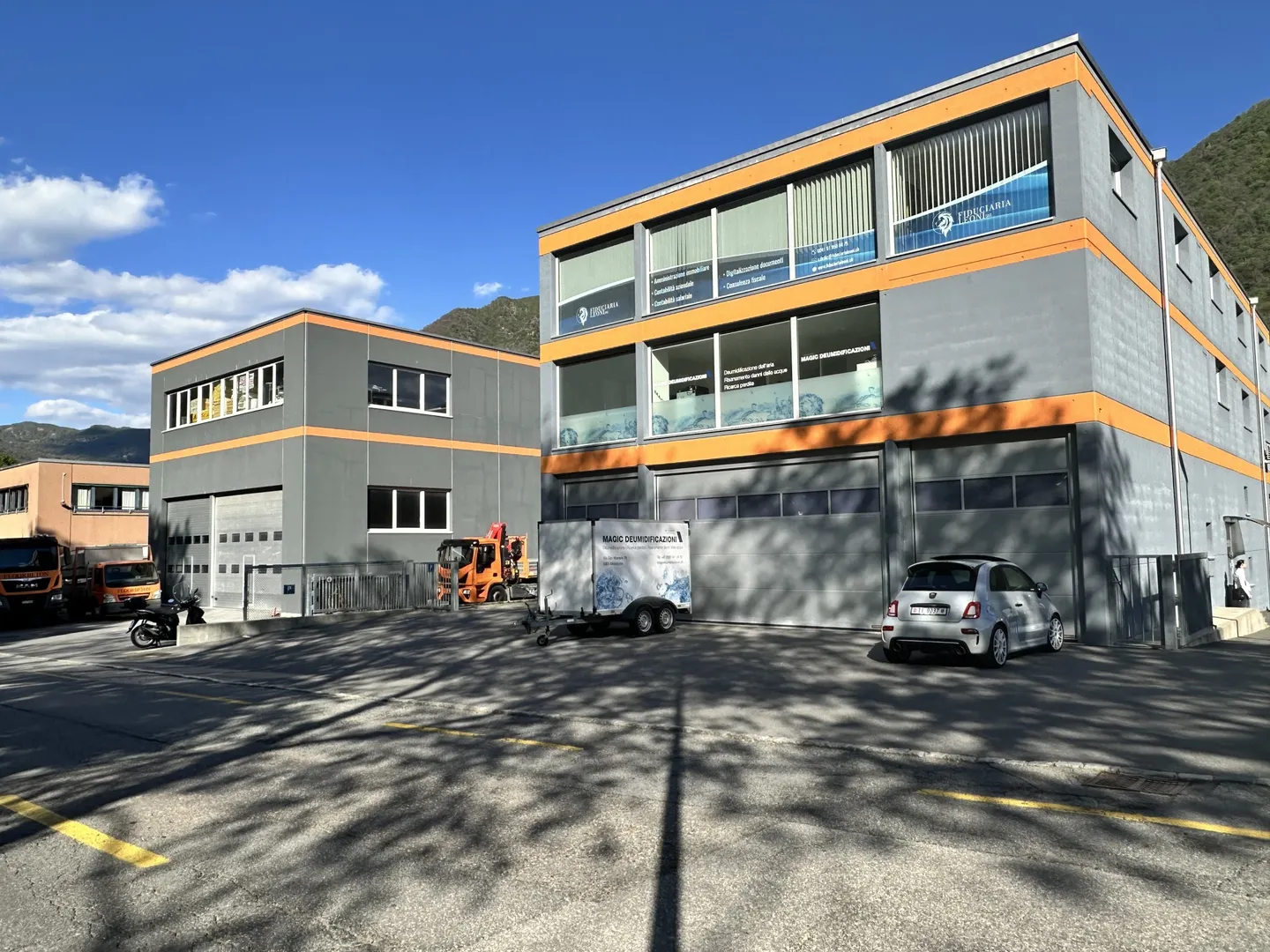 2 new administrative and craft buildings in Mezzovico - Photo 1 of 8