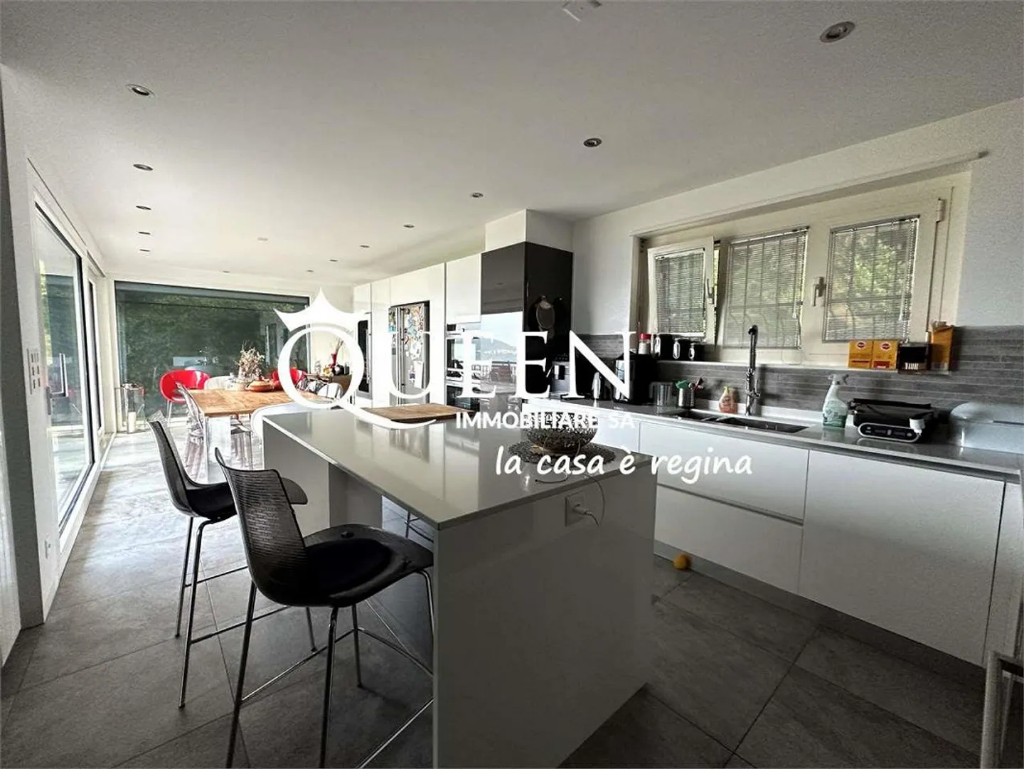 Vacallo: Villa 5.5 Zimmer, 260 qm, großes Grundstück, dominante Lage - Foto 6 von 13