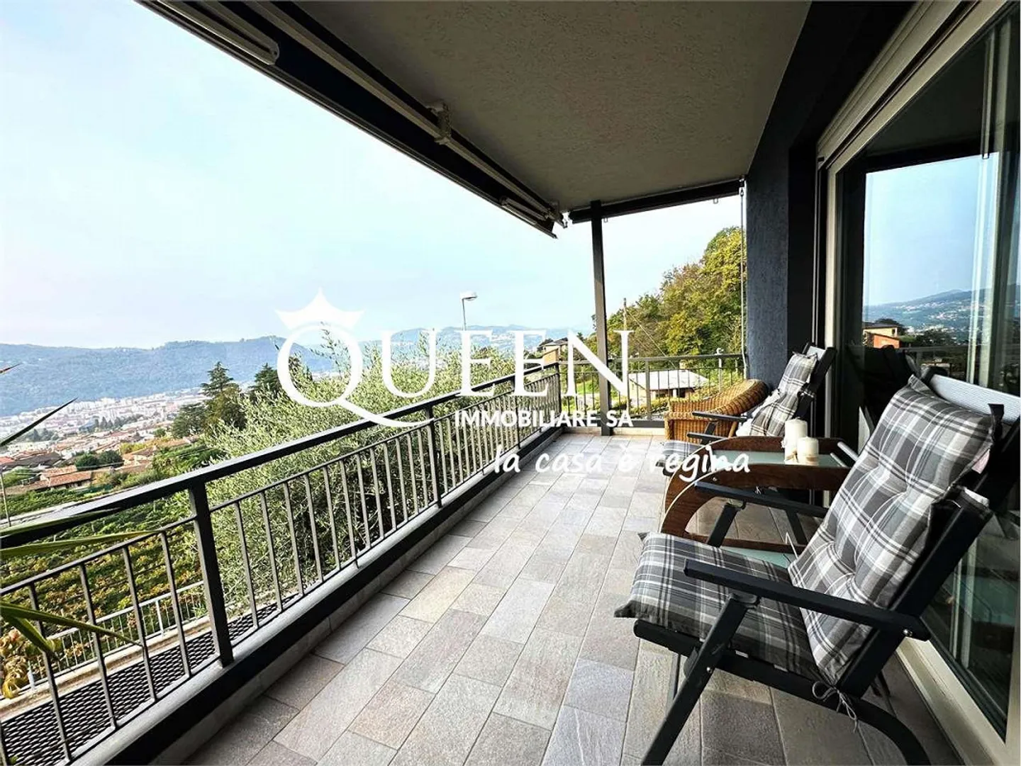 Vacallo: Villa 5.5 Zimmer, 260 qm, großes Grundstück, dominante Lage - Foto 8 von 13