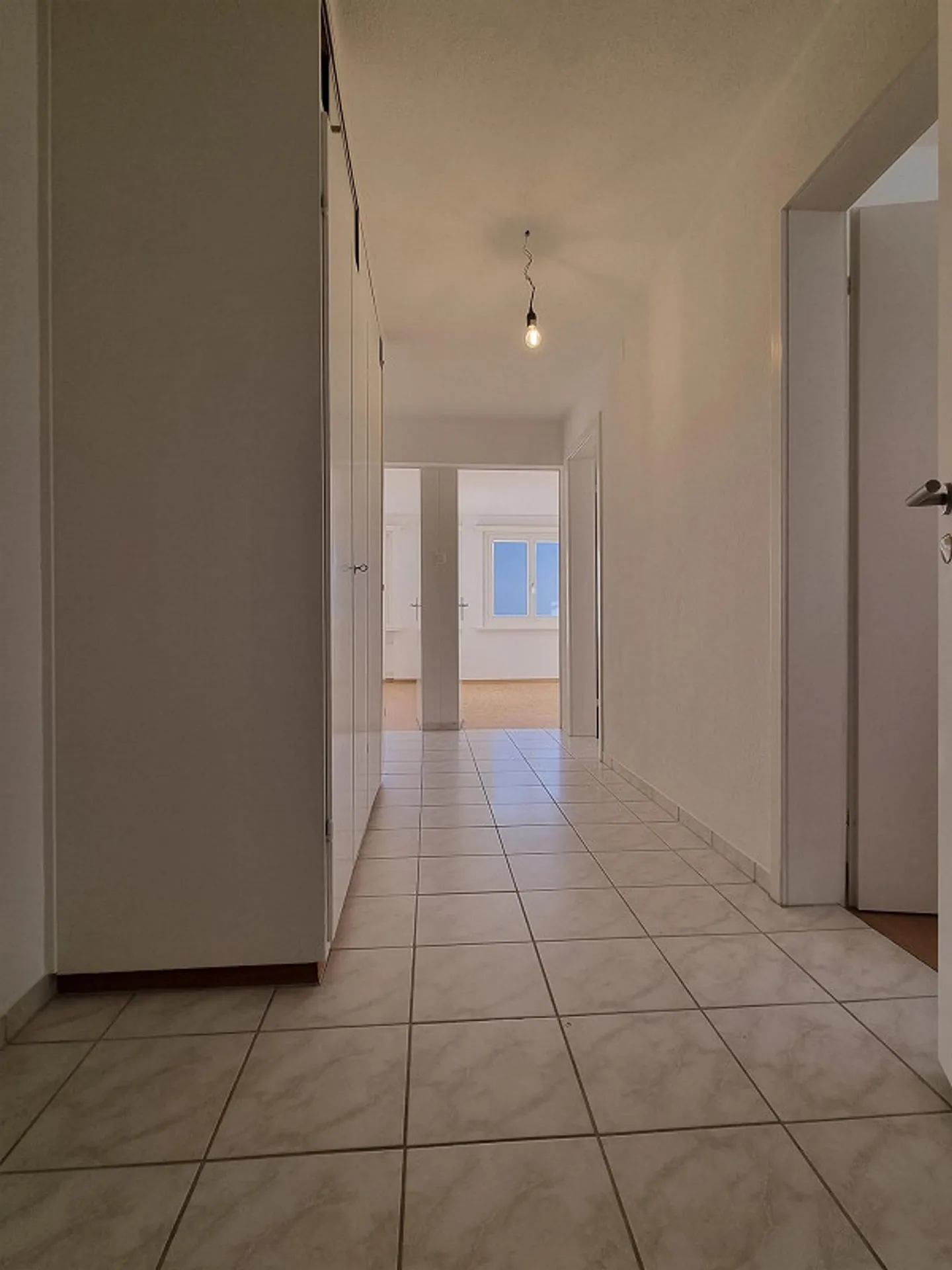 Apartment for rent - Photo 8 of 9