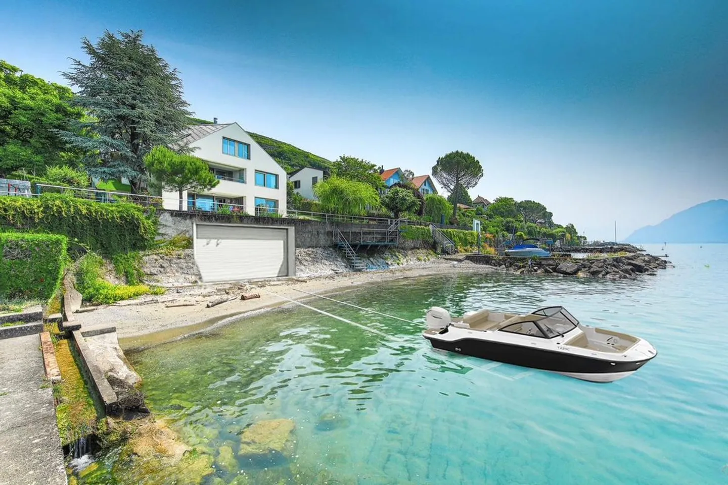 Villa Front de Lac - Einzigartige Lage, Sofortige Verfügbarkeit - Foto 1 von 13