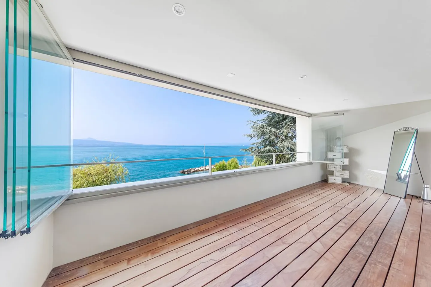 Villa Front de Lac - Einzigartige Lage, Sofortige Verfügbarkeit - Foto 12 von 13