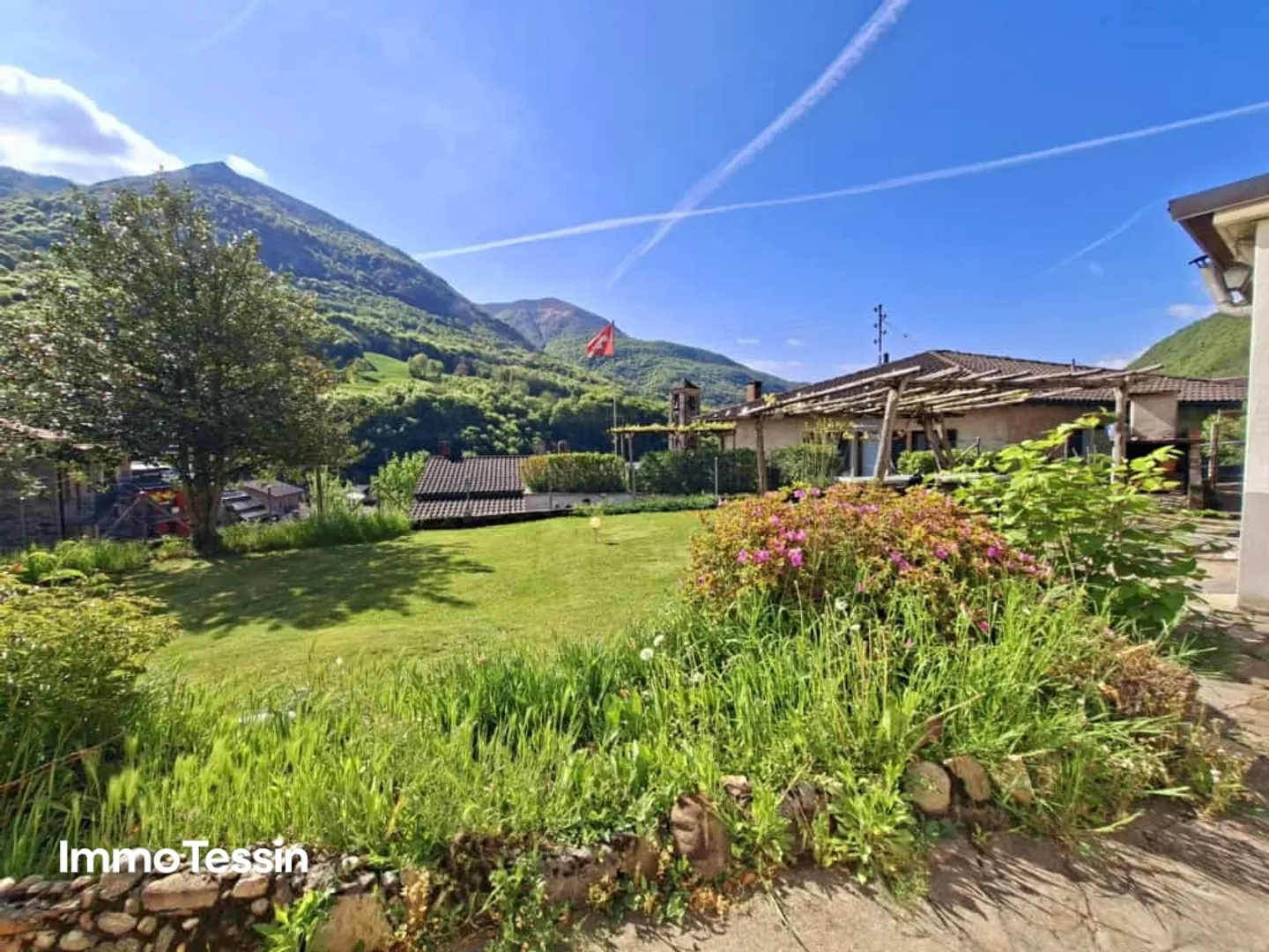 Charming Ticino House with Large Garden, Grottino & Panoramic View of the Ticino Mountains - Photo 2 of 13