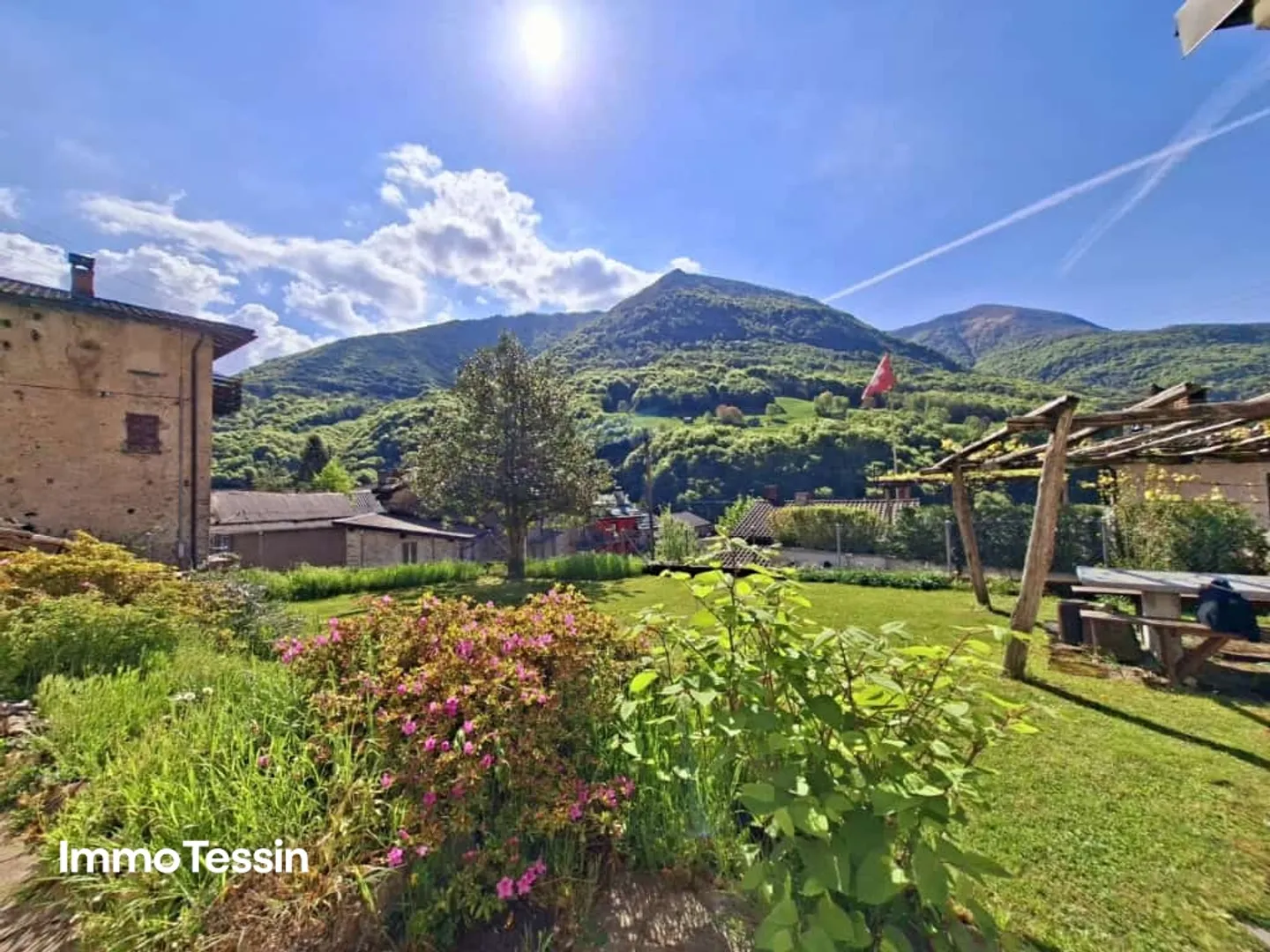 Charming Ticino House with Large Garden, Grottino & Panoramic View of the Ticino Mountains - Photo 3 of 13