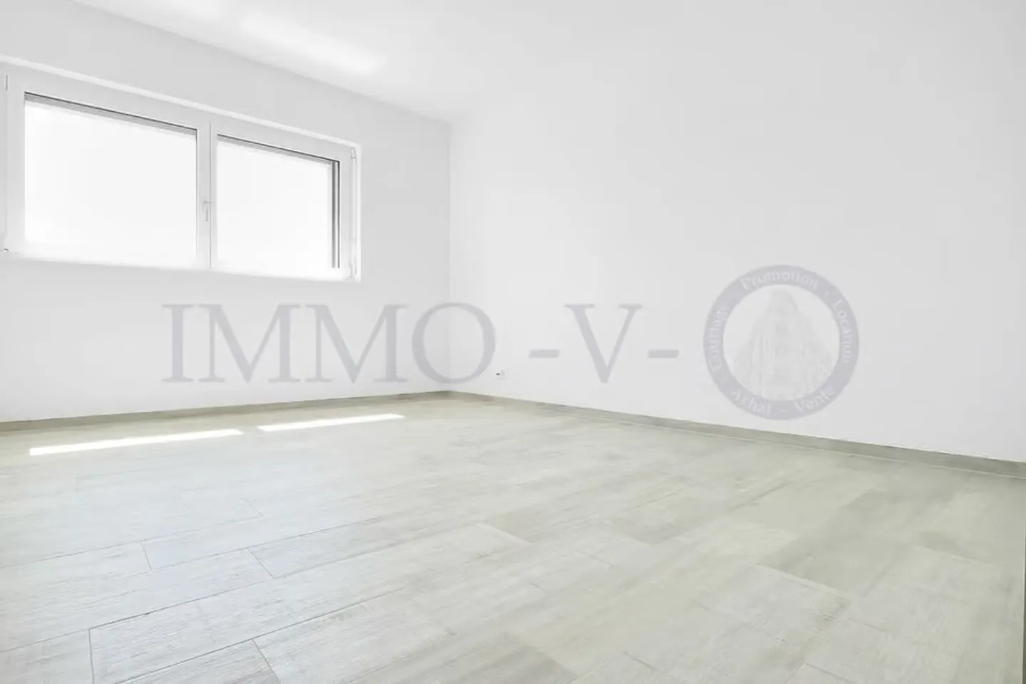 LUXURY PENTHOUSE WITH LARGE BALCONY TERRACE OF 117M2 - Photo 8 of 10