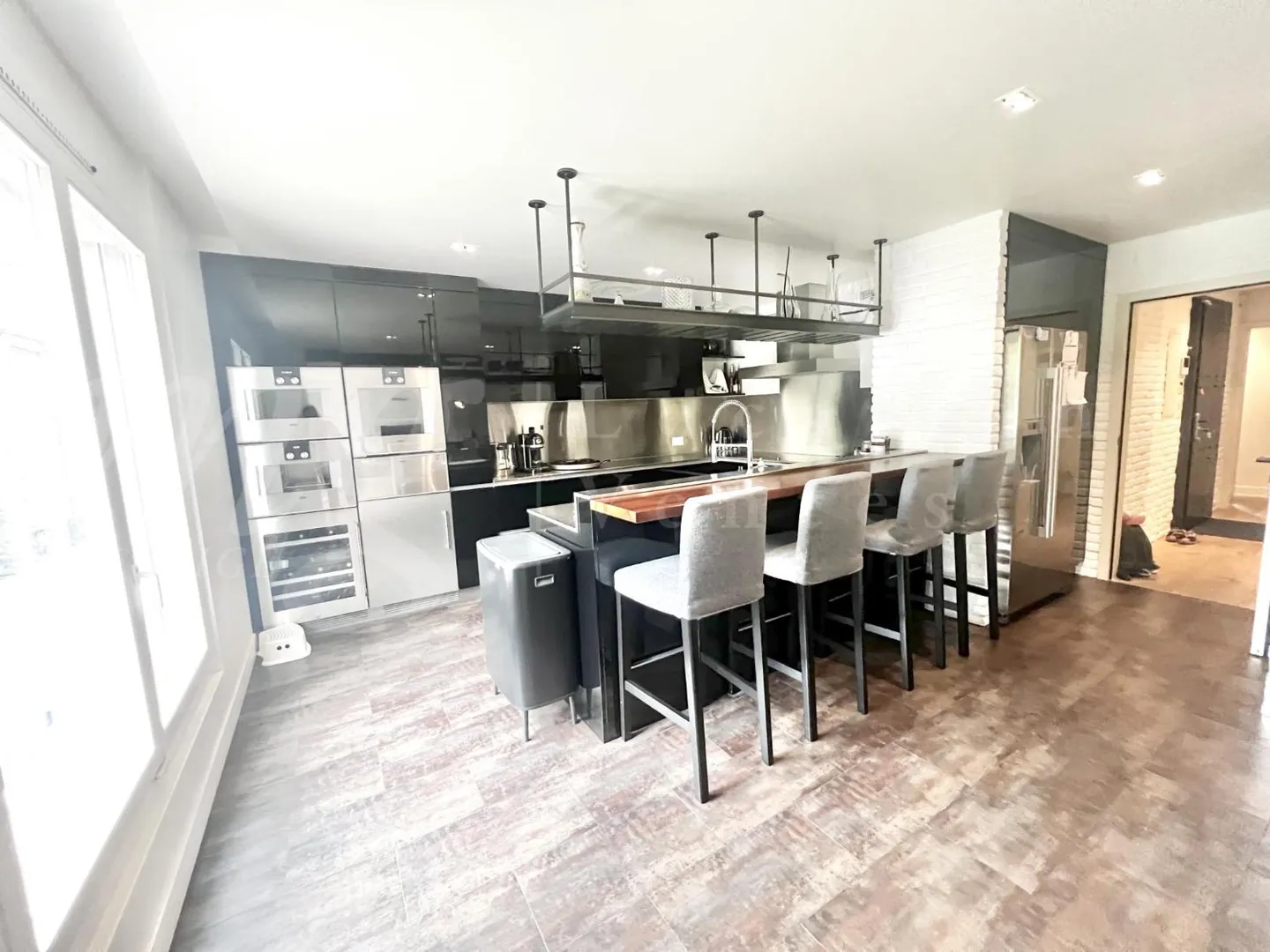 SUPERB 7-ROOM APARTMENT OF 250 m2 WITH LARGE TERRACE -+ 3 BALCONIES AND VIEW - Photo 9 of 13