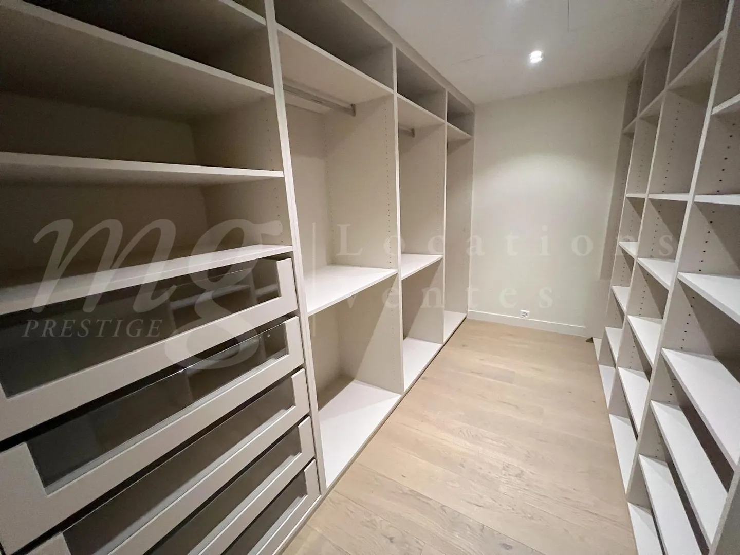 SUPERB 7-ROOM APARTMENT OF 250 m2 WITH LARGE TERRACE -+ 3 BALCONIES AND VIEW - Photo 11 of 13