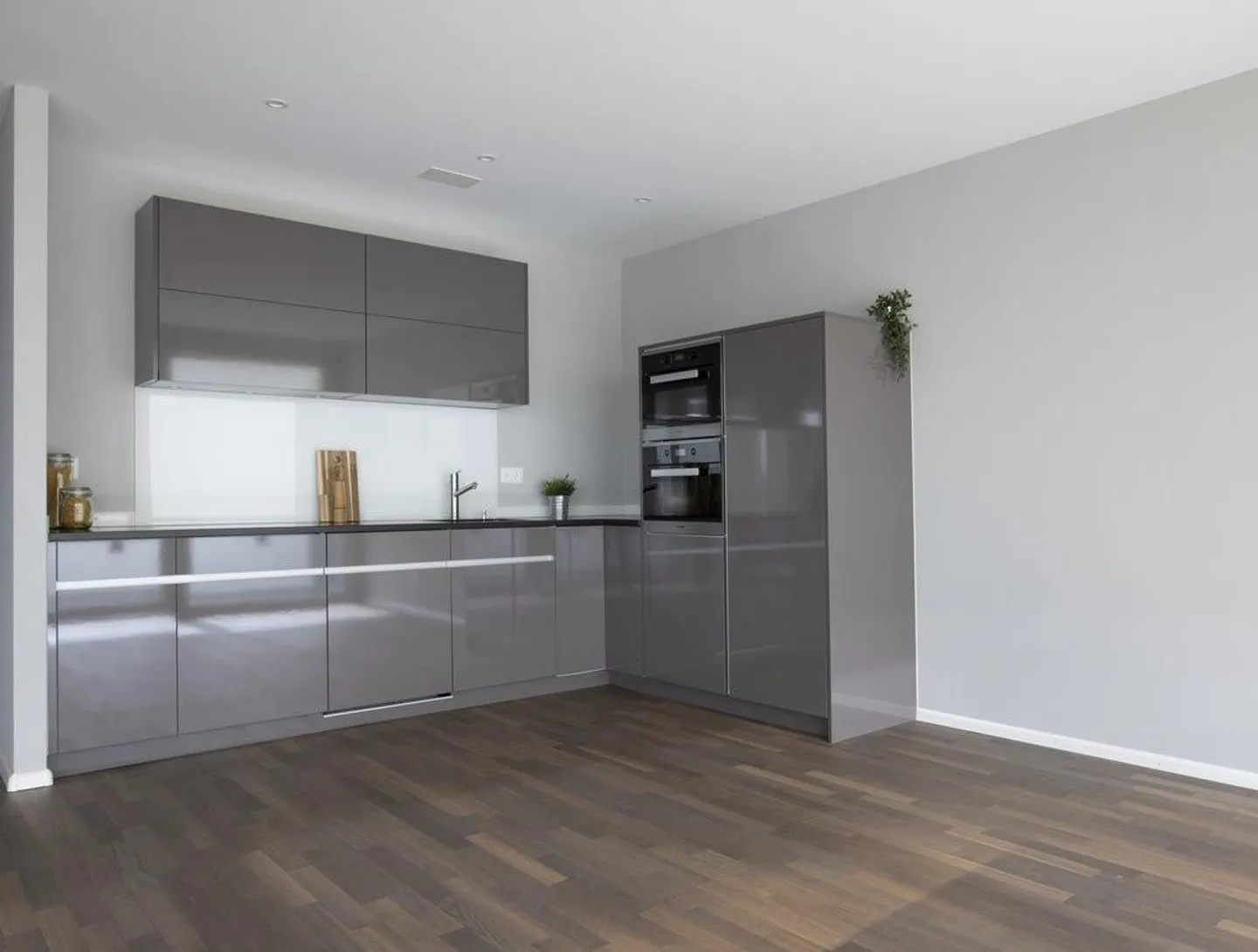 Attractive penthouse apartment with stunning views - Photo 2 of 11