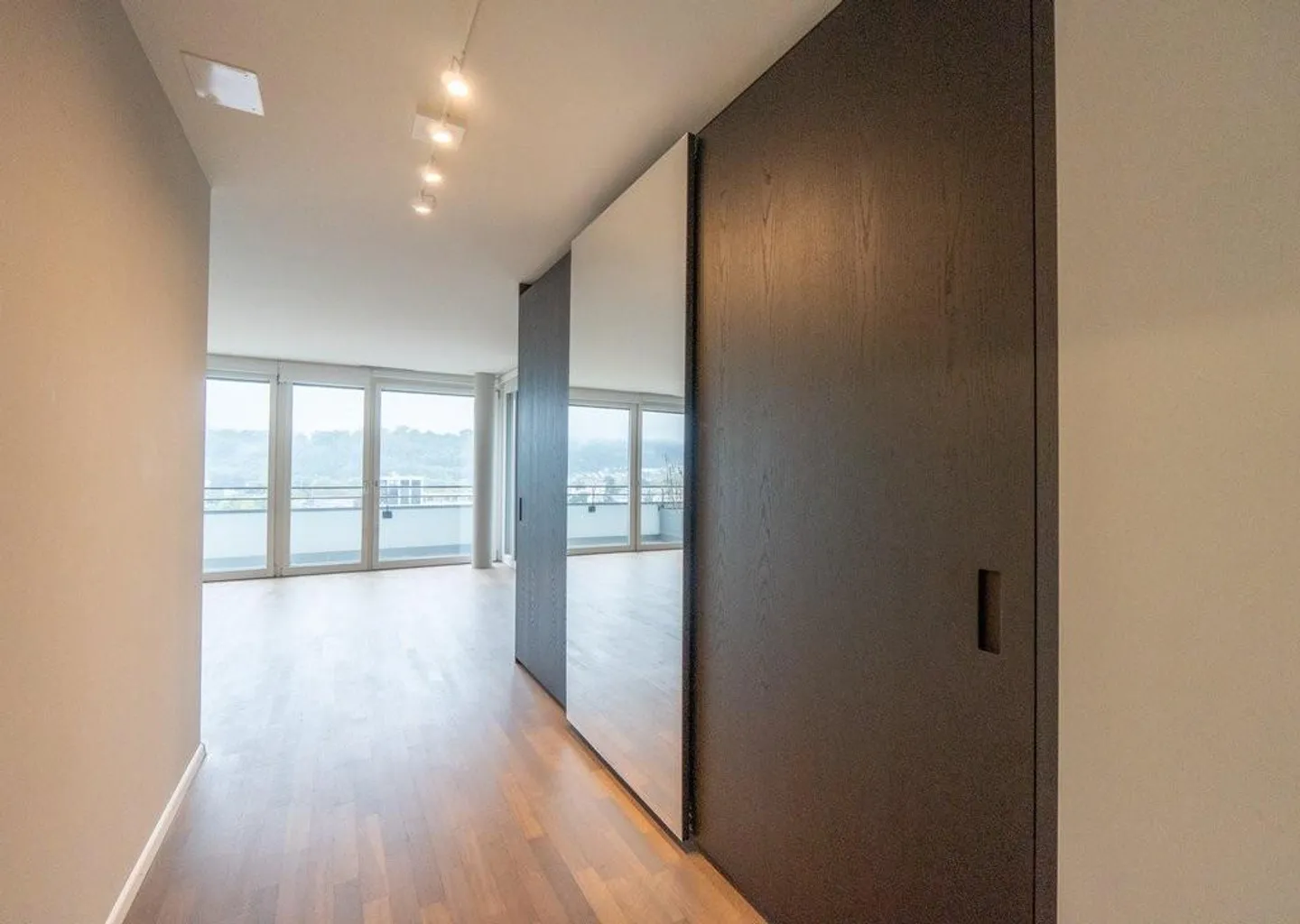 Attractive penthouse apartment with stunning views - Photo 8 of 11