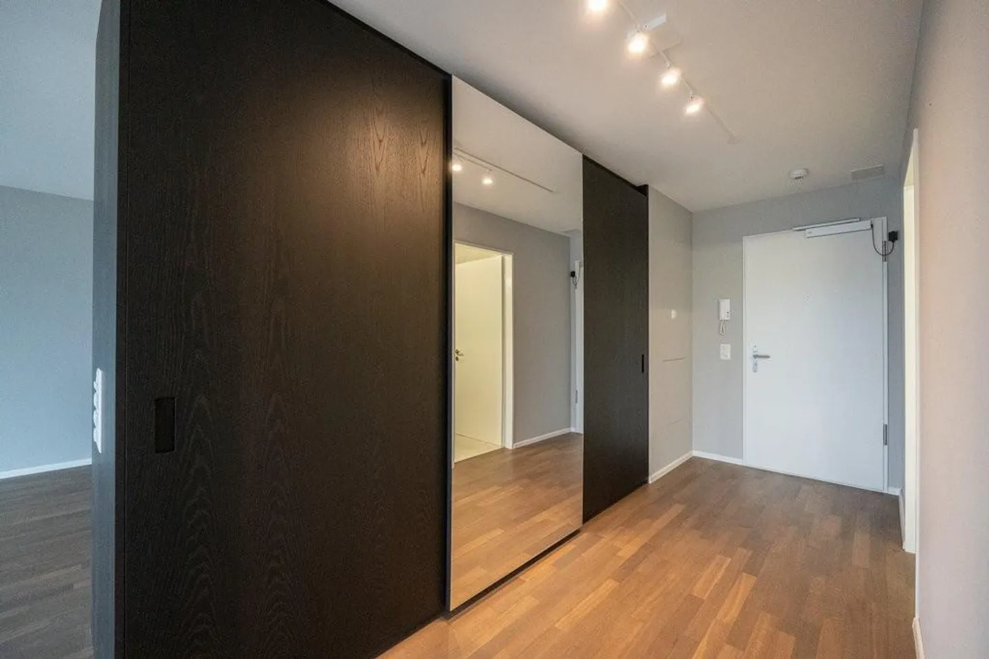 Attractive penthouse apartment with stunning views - Photo 9 of 11