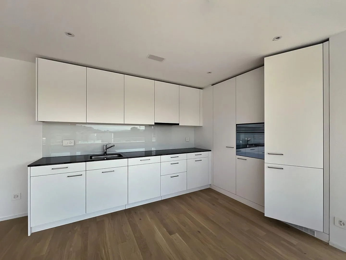 Modern 2.5 Room Apartment - Photo 2 of 6