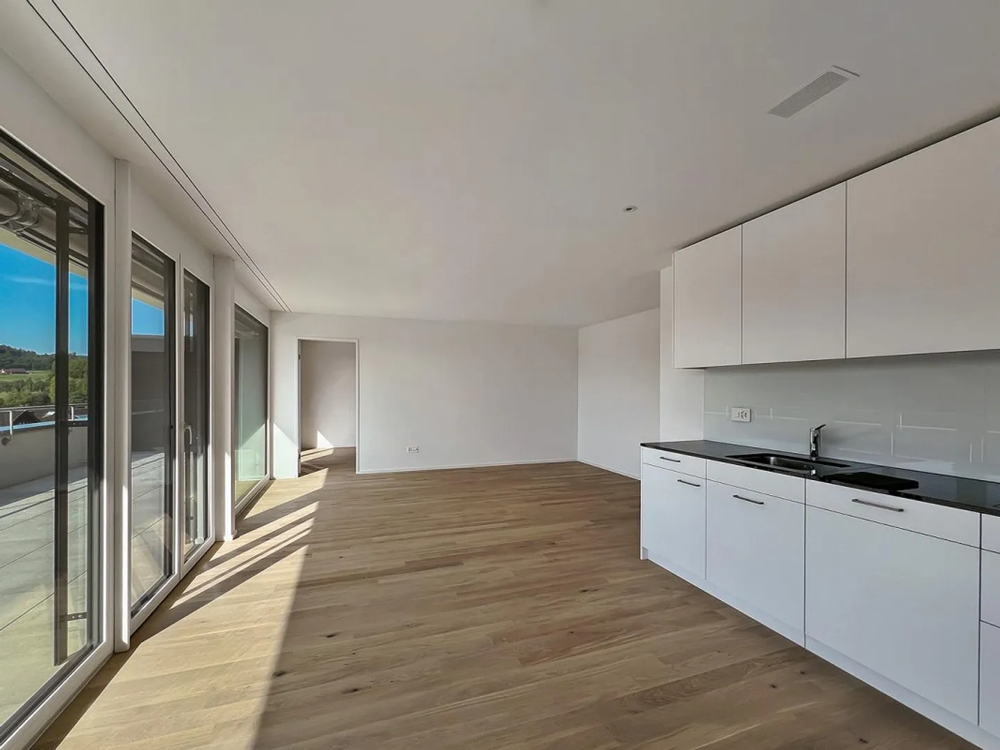 Modern 2.5 Room Apartment - Photo 4 of 6