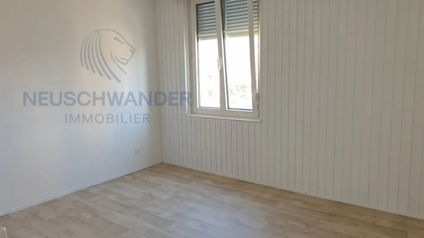 Ideally located in the heart of the village close to amenities - Photo 8 of 20